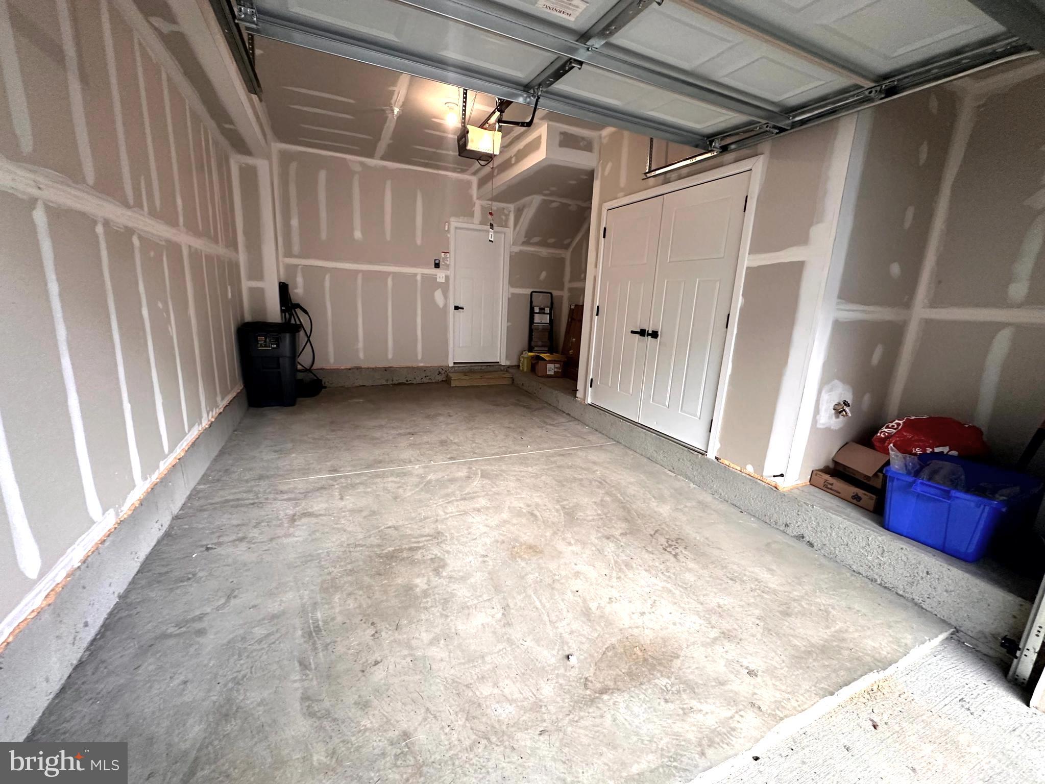 MONTGOMERY VILLAGE - Residential Lease