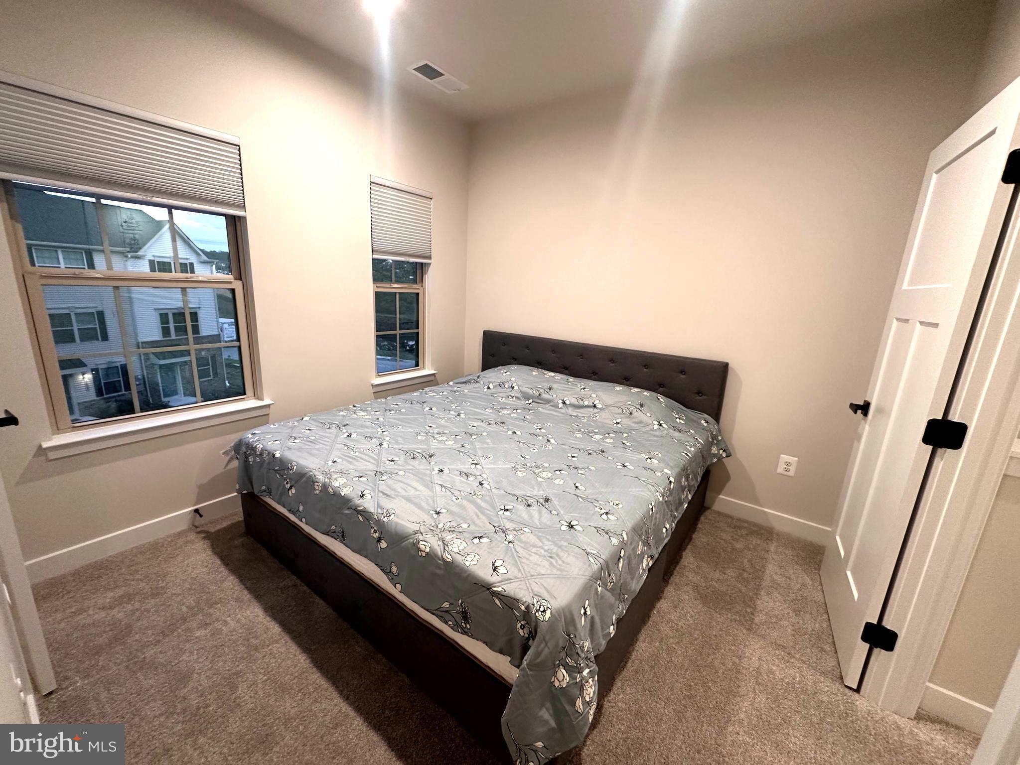 MONTGOMERY VILLAGE - Residential Lease