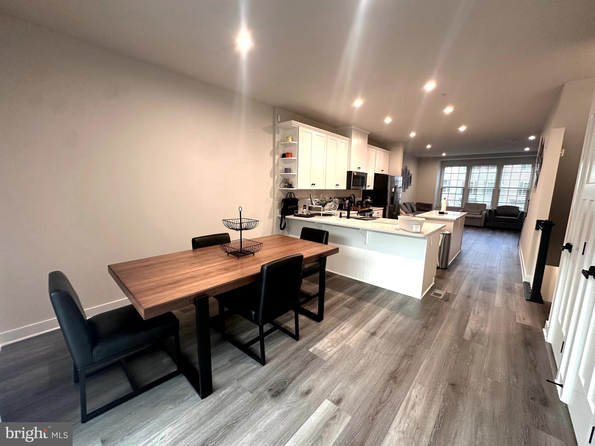 MONTGOMERY VILLAGE - Residential Lease