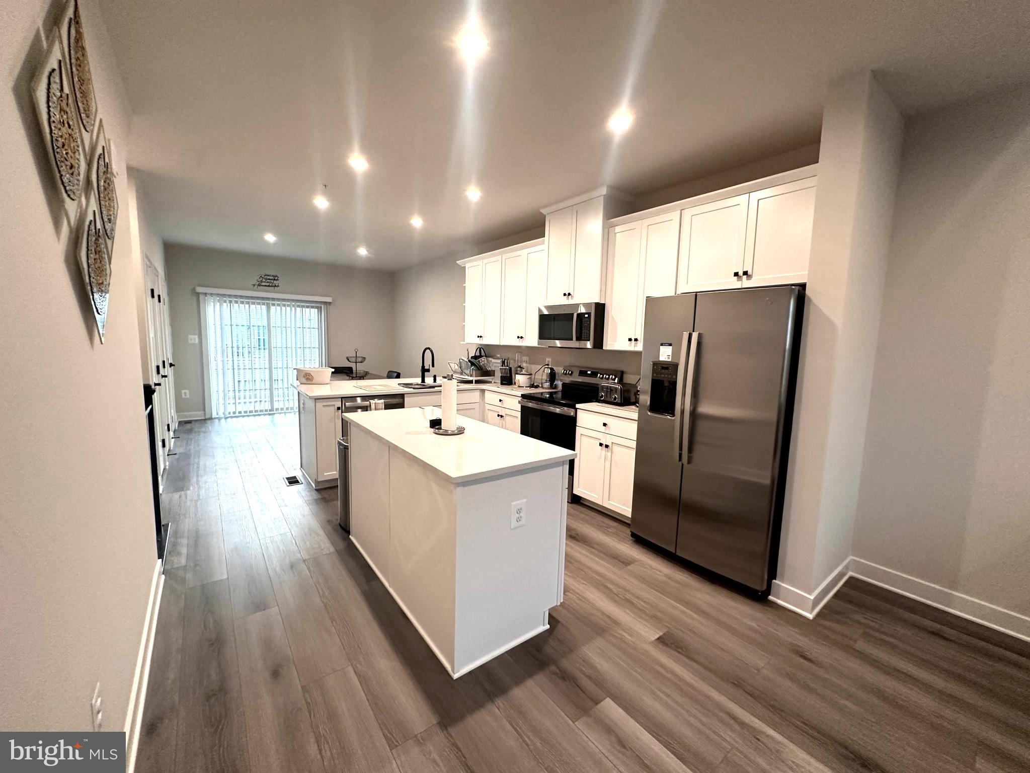 MONTGOMERY VILLAGE - Residential Lease