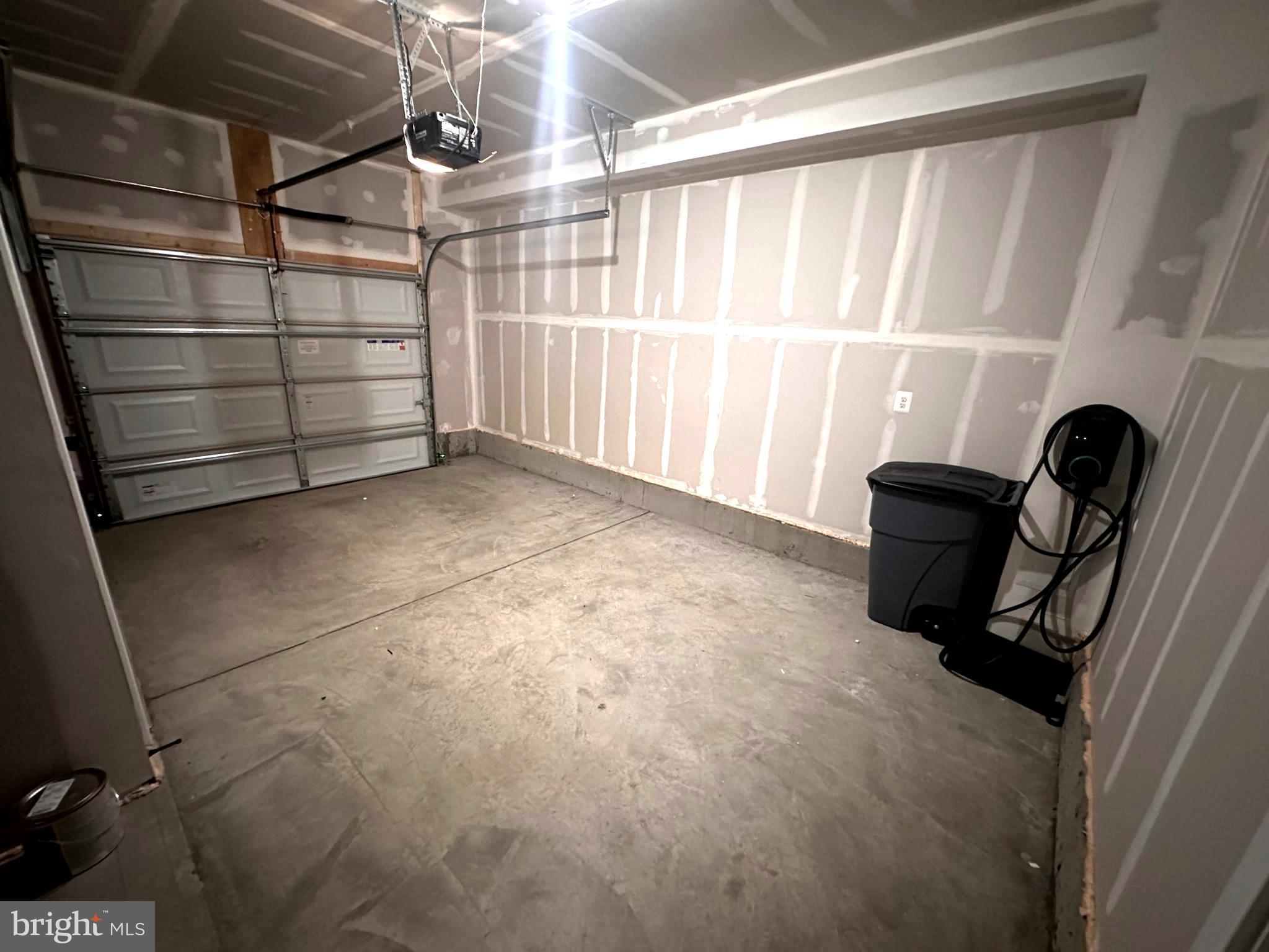 MONTGOMERY VILLAGE - Residential Lease