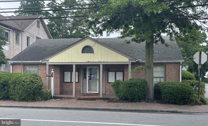 Spacious one story commercial building located within the heart of St. Michaels.  This building has a great floor-plan suitable for office, retail, etc.  Great visibility and curb appeal  on Talbot Street!  Public parking lot is directly behind the building.   This is a great opportunity to own one of St. Michaels best commercial buildings.  Act quickly as it will not last long !