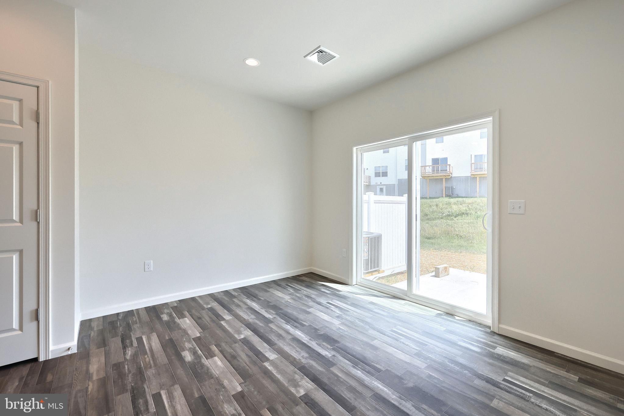 THE TOWNES AT BRIAR CREEK - Residential