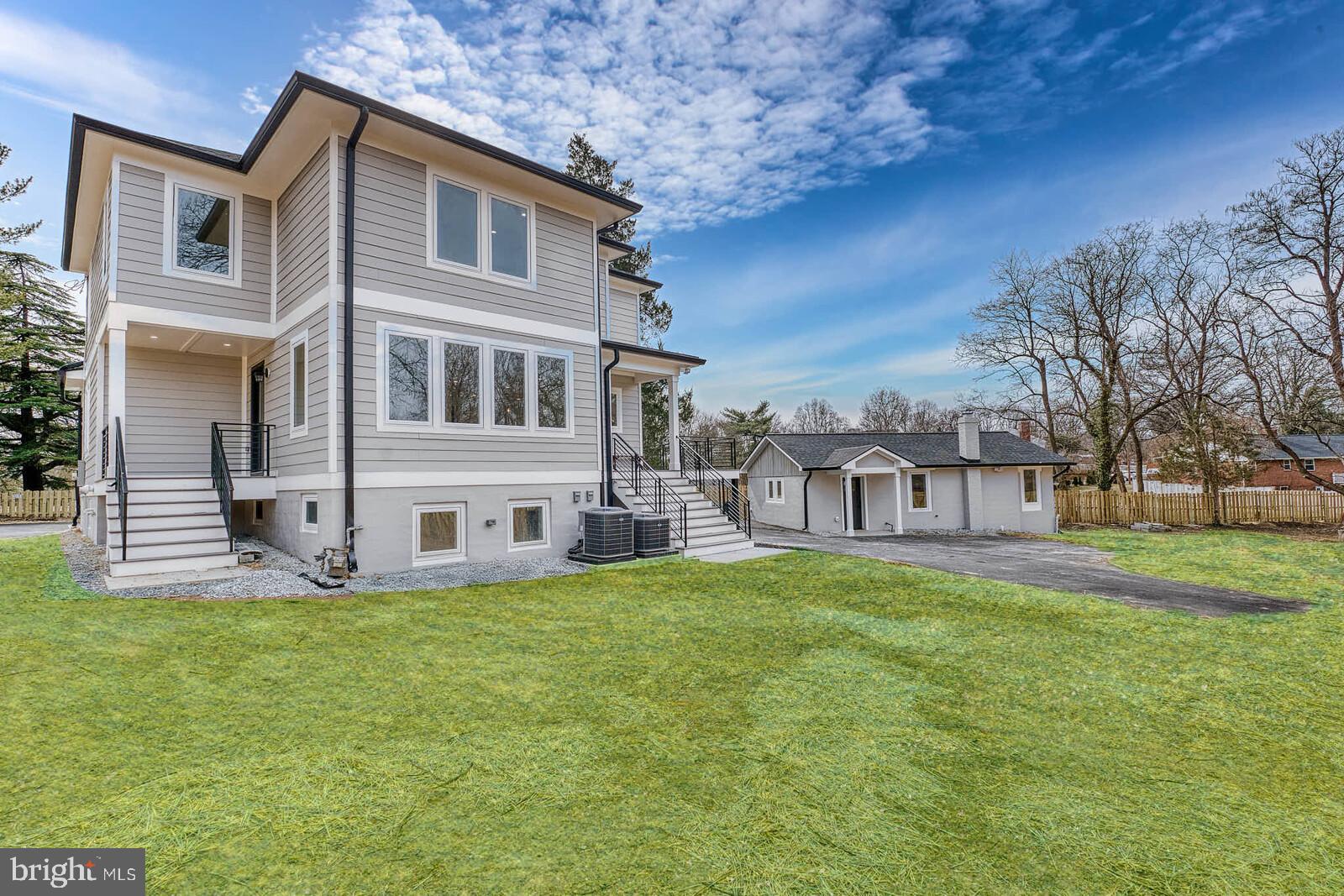 HOLLY KNOLLS - Residential