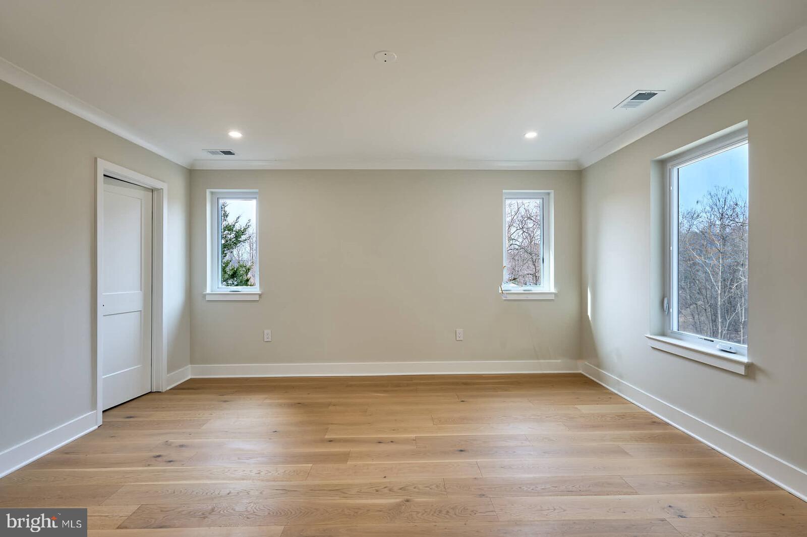 HOLLY KNOLLS - Residential