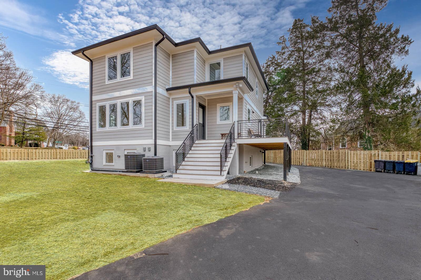 HOLLY KNOLLS - Residential