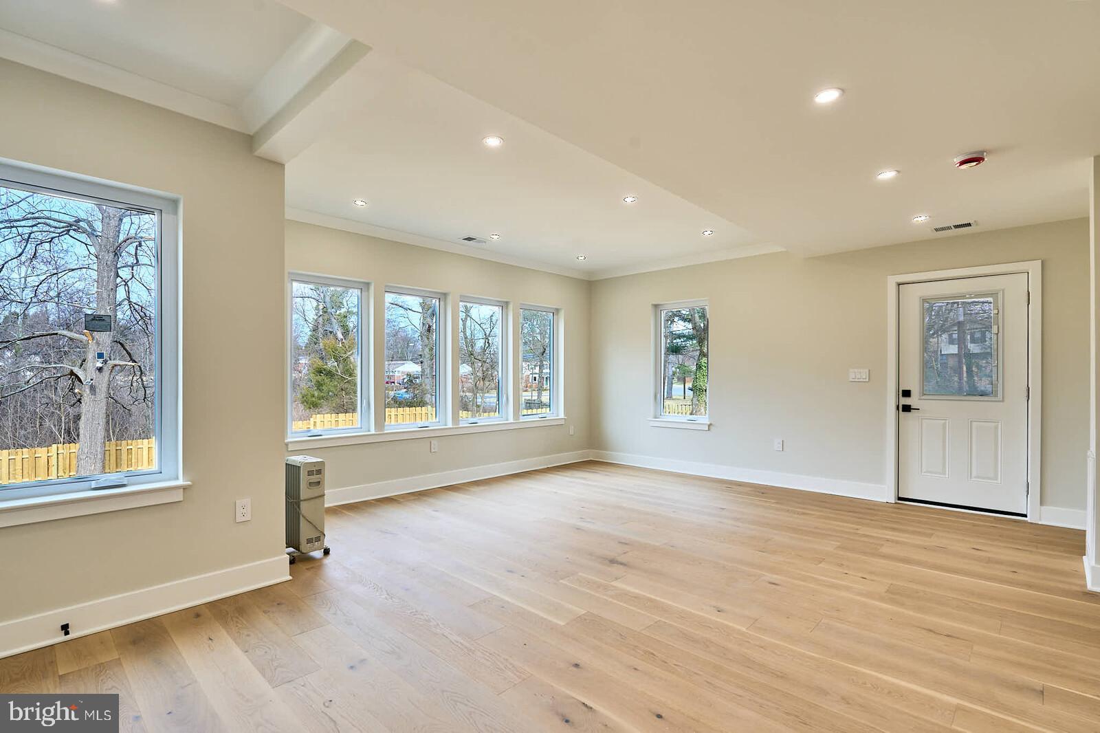 HOLLY KNOLLS - Residential