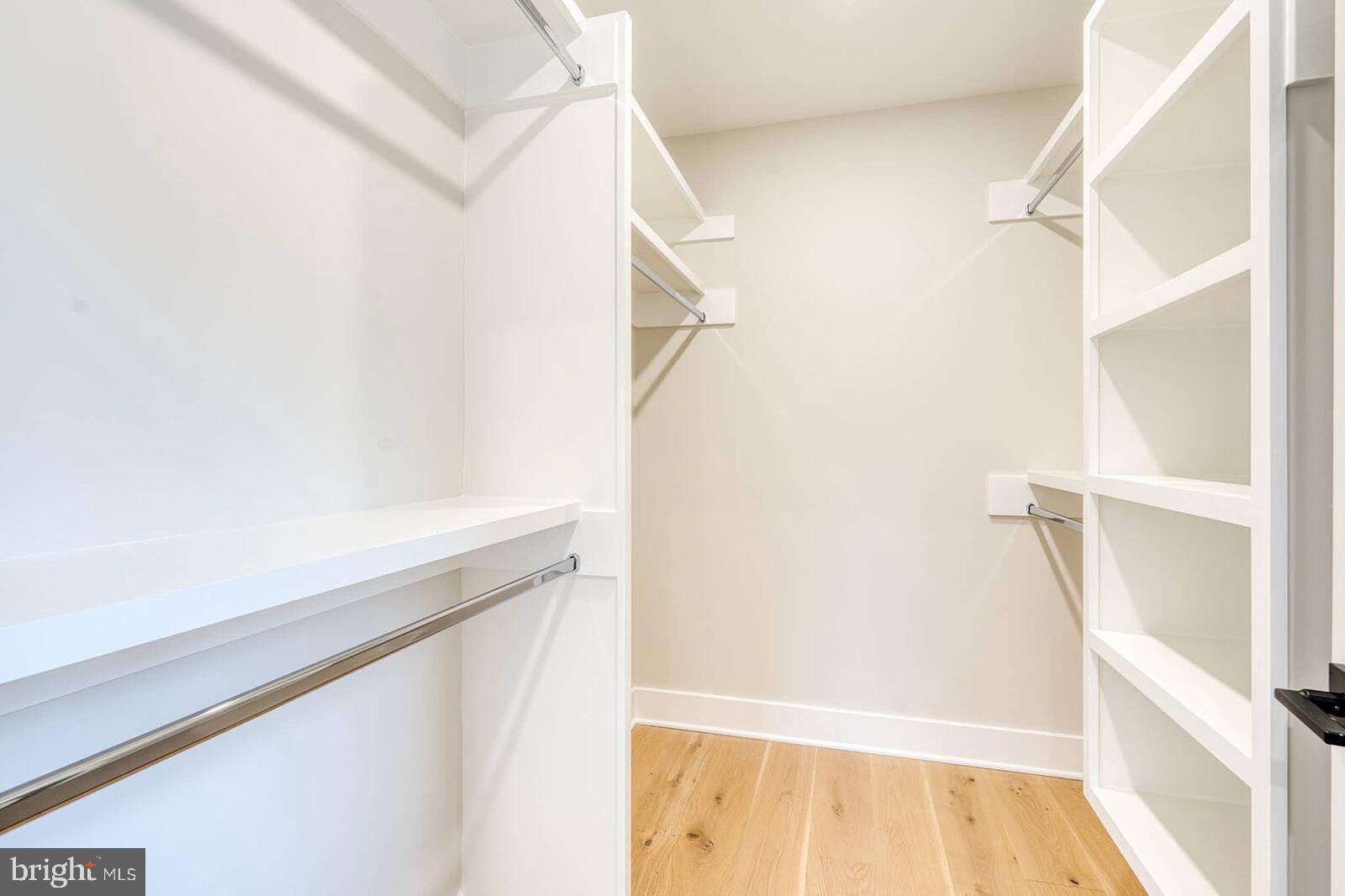 HOLLY KNOLLS - Residential