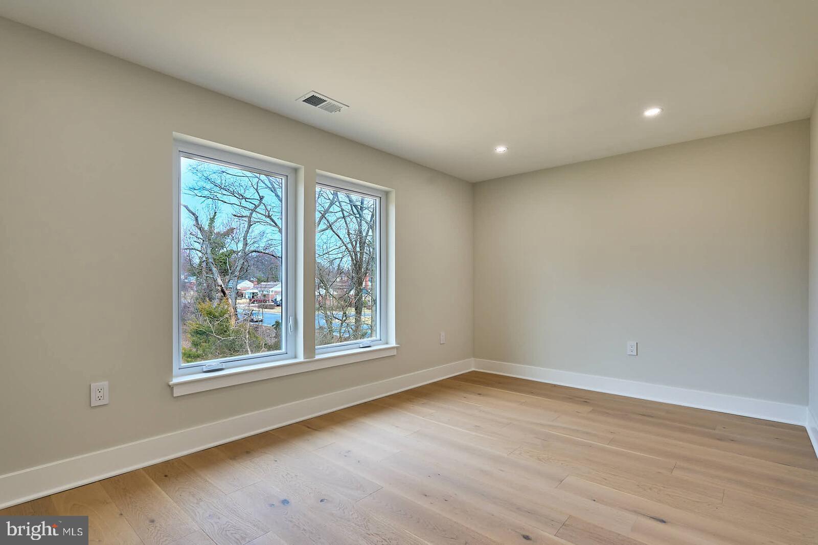 HOLLY KNOLLS - Residential