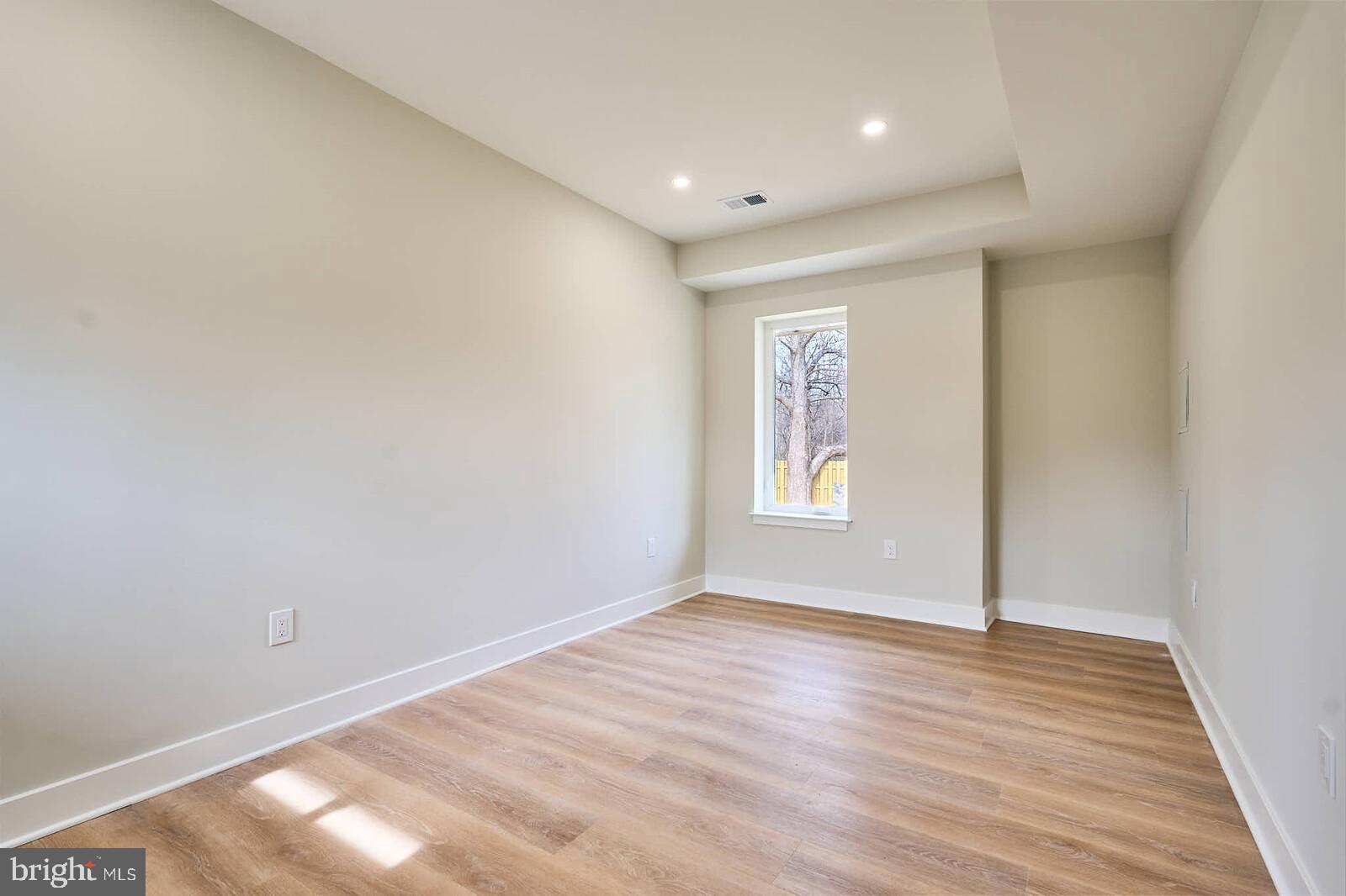 HOLLY KNOLLS - Residential