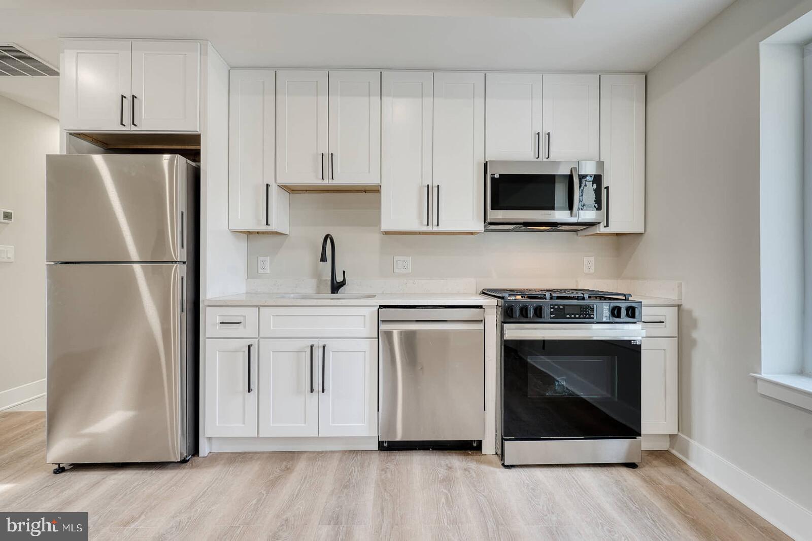 HOLLY KNOLLS - Residential