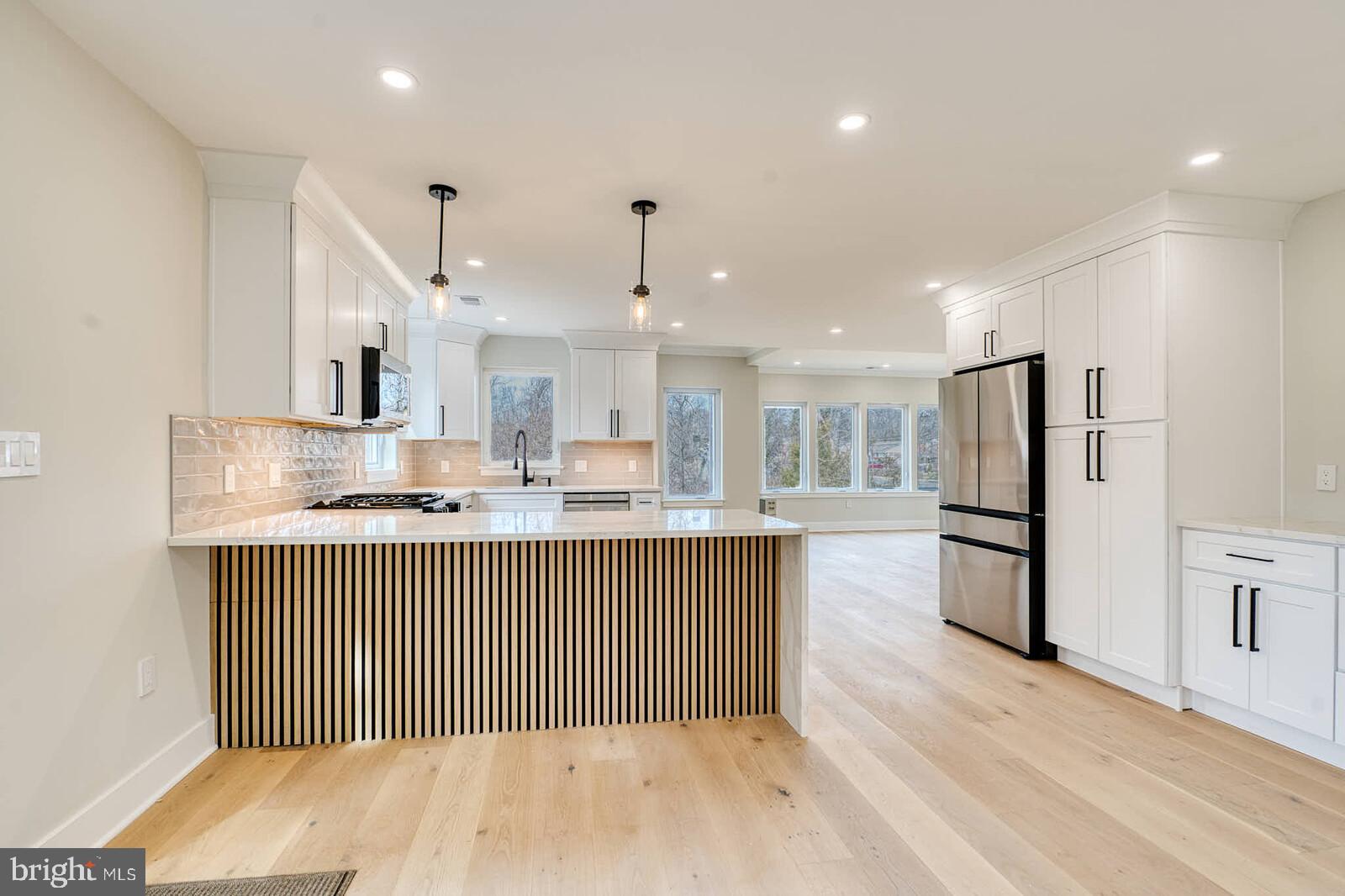 HOLLY KNOLLS - Residential