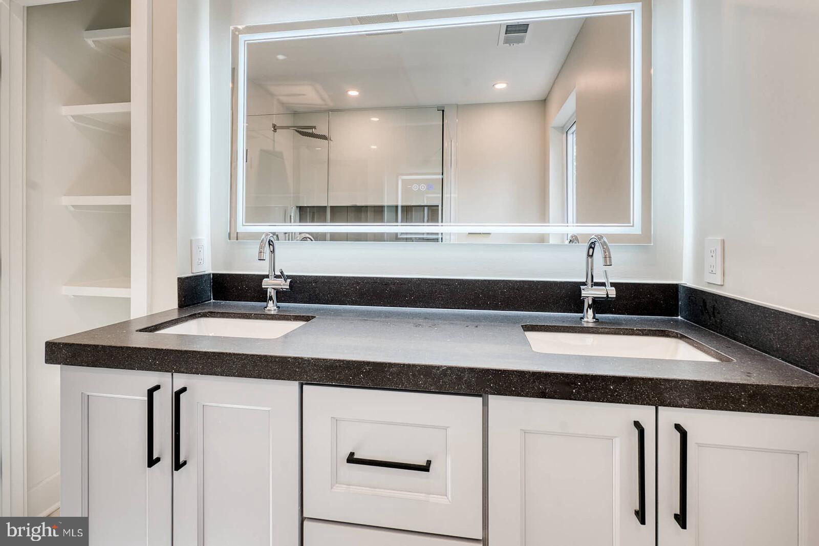 HOLLY KNOLLS - Residential