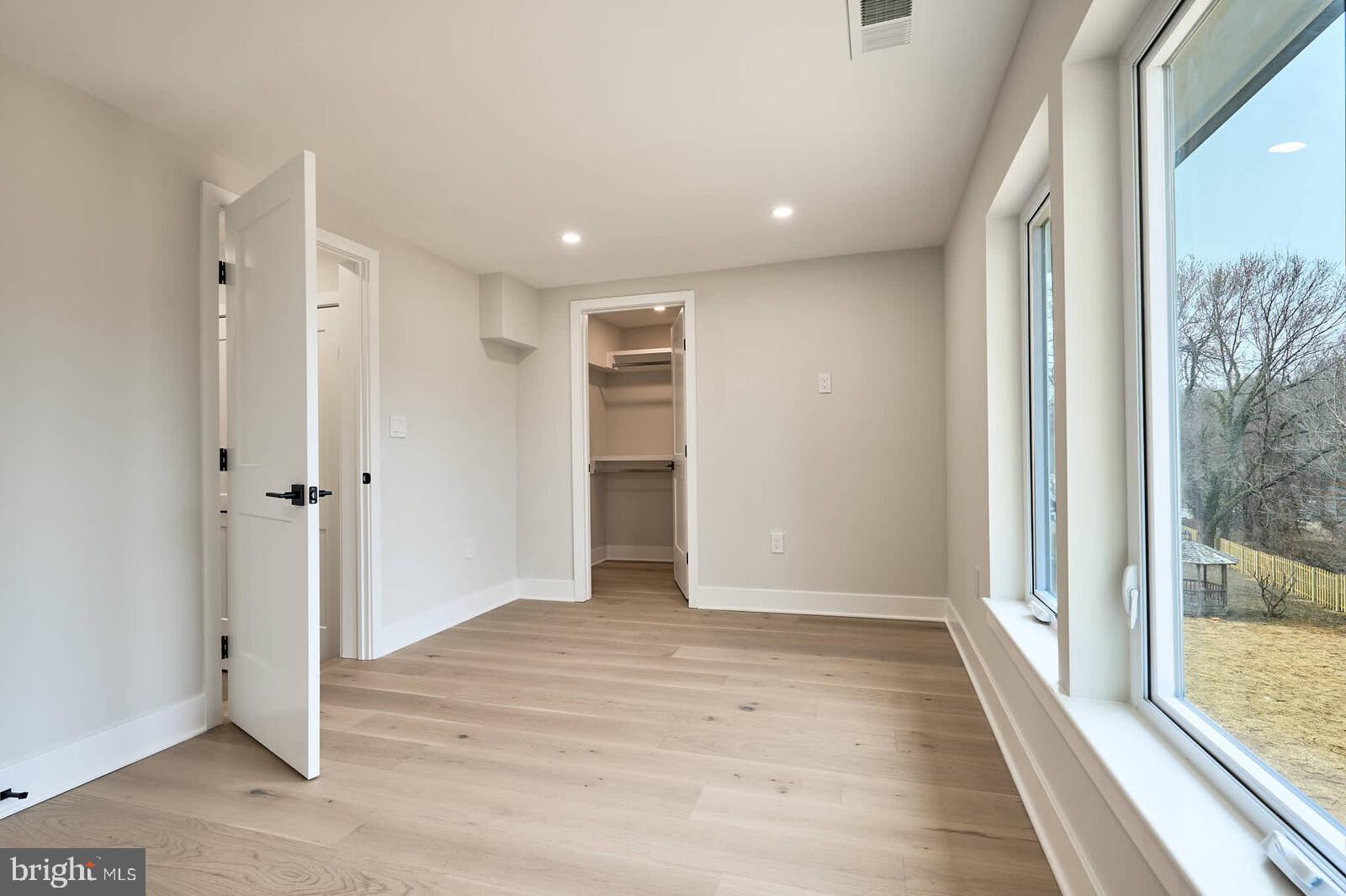 HOLLY KNOLLS - Residential