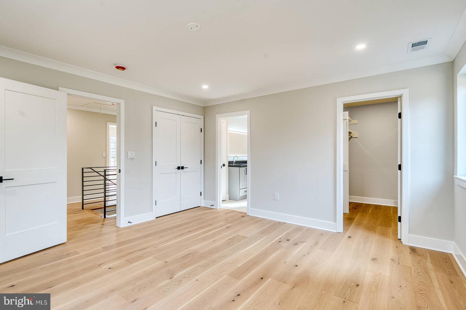 HOLLY KNOLLS - Residential