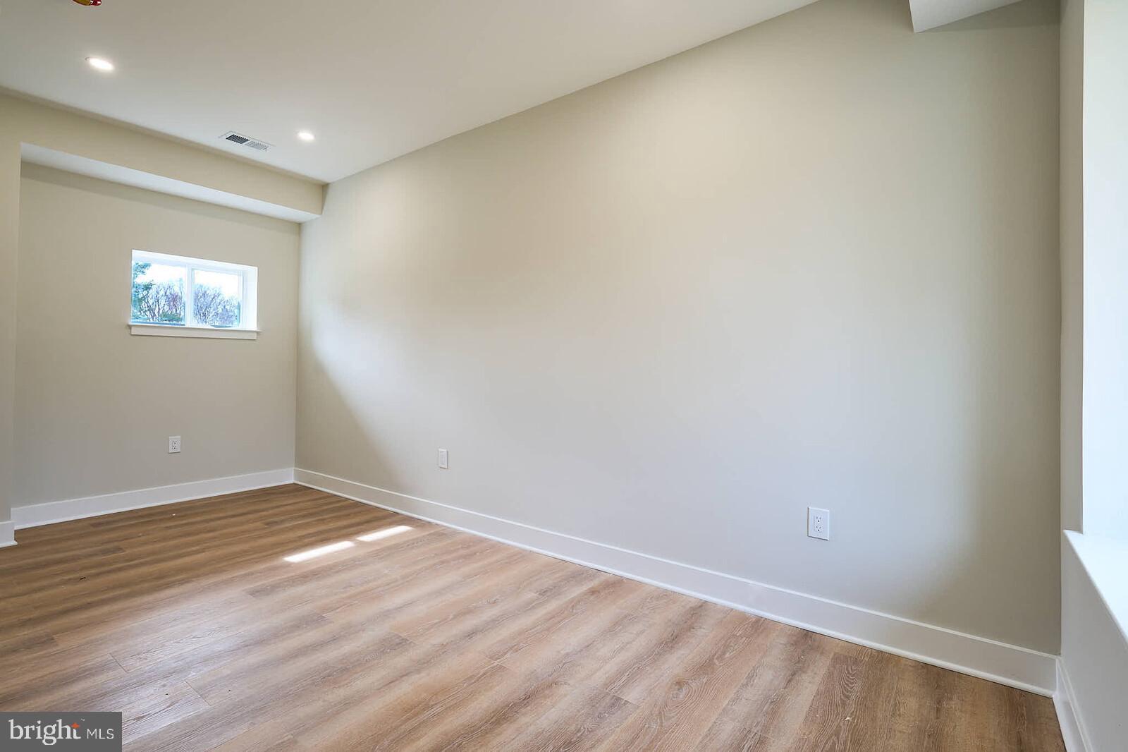 HOLLY KNOLLS - Residential