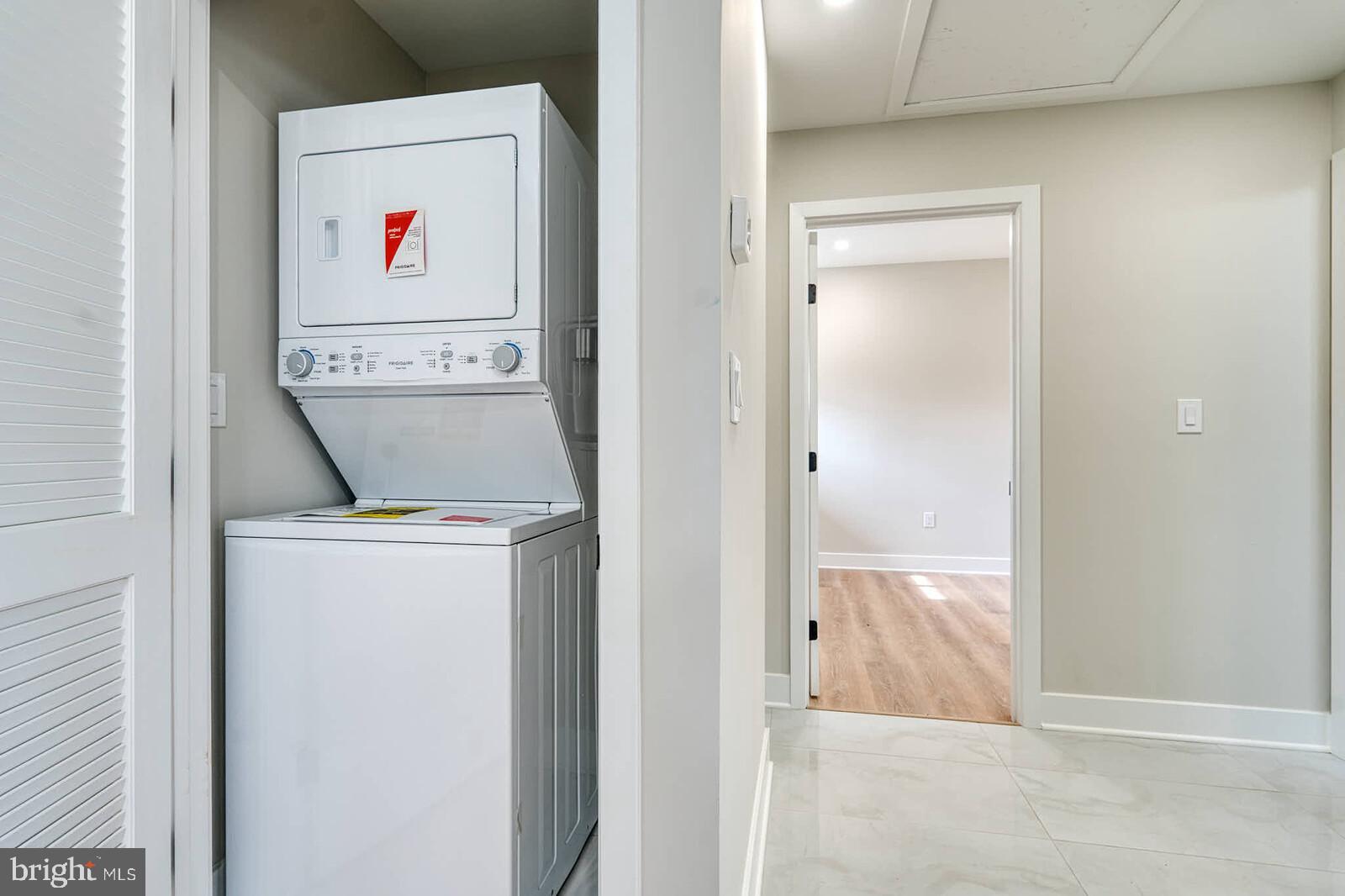 HOLLY KNOLLS - Residential