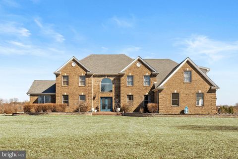 8 LAUREN LANE HAMILTON NJ 08620
