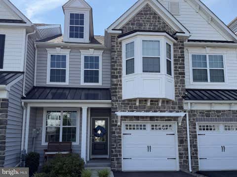 Townhouse For Sale - 311 Flintrock Court<br/> COLLEGEVILLE, PA 19426