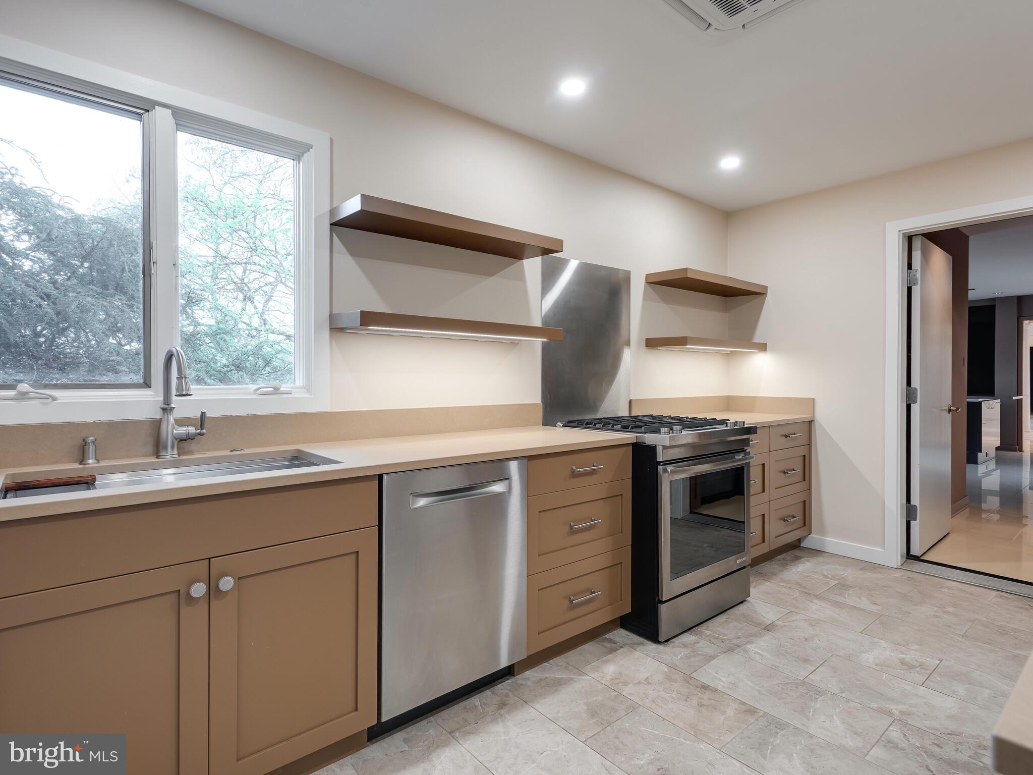 CHARTER CHASE - Residential