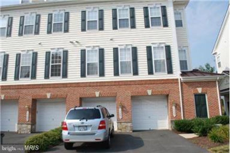 Beautiful condo available 7/1/16.  3 Bedrooms, 2.5 bath.  Master suite with walk-in closet, and master bath with separate soaking tub and shower.  HOA fees included in rent, access to pool, clubhouse, workout room, tot lots, trash/recycling, etc.  Clean and neutral colors throughout!