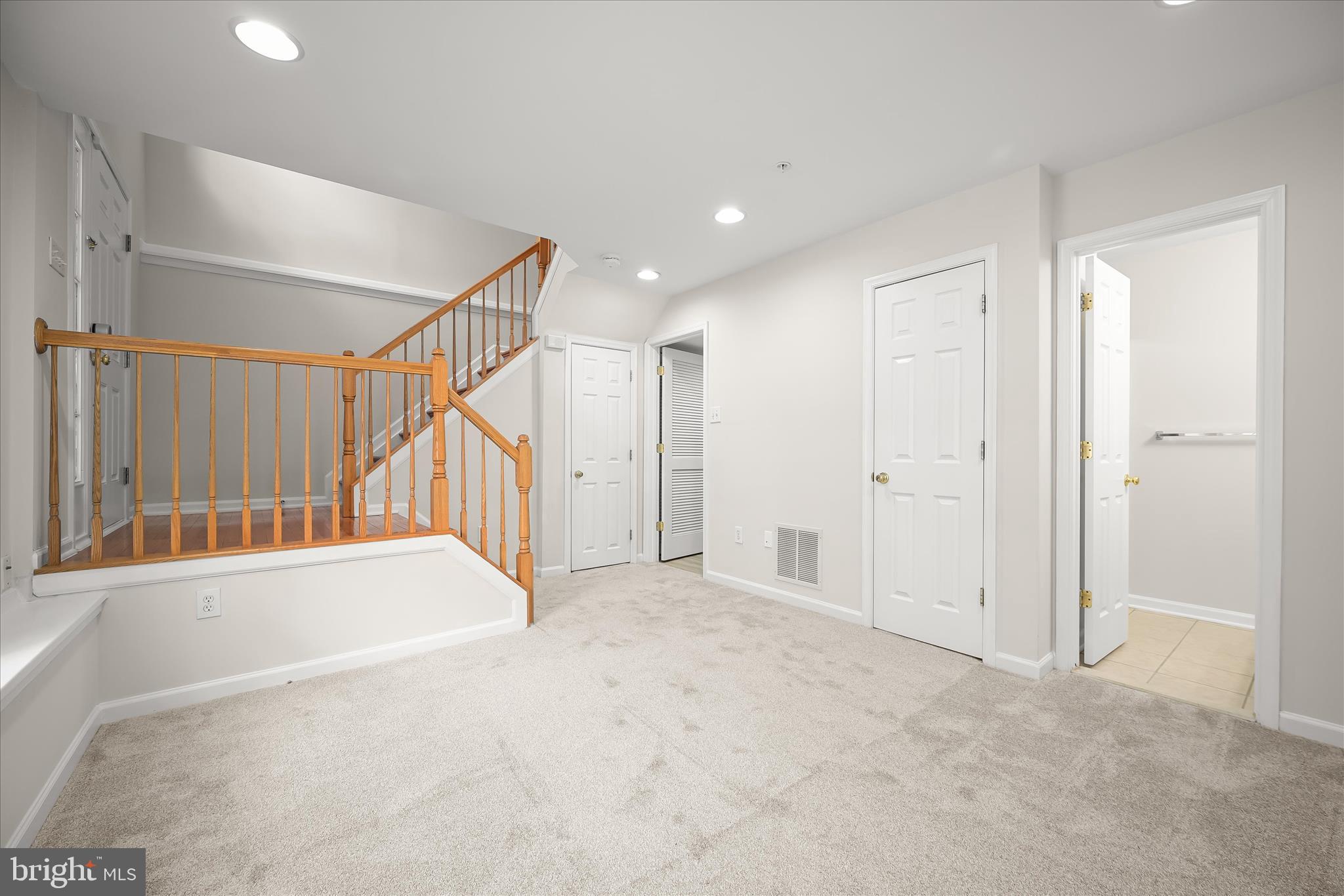 VILLAGE OF RIVER HILL - Residential