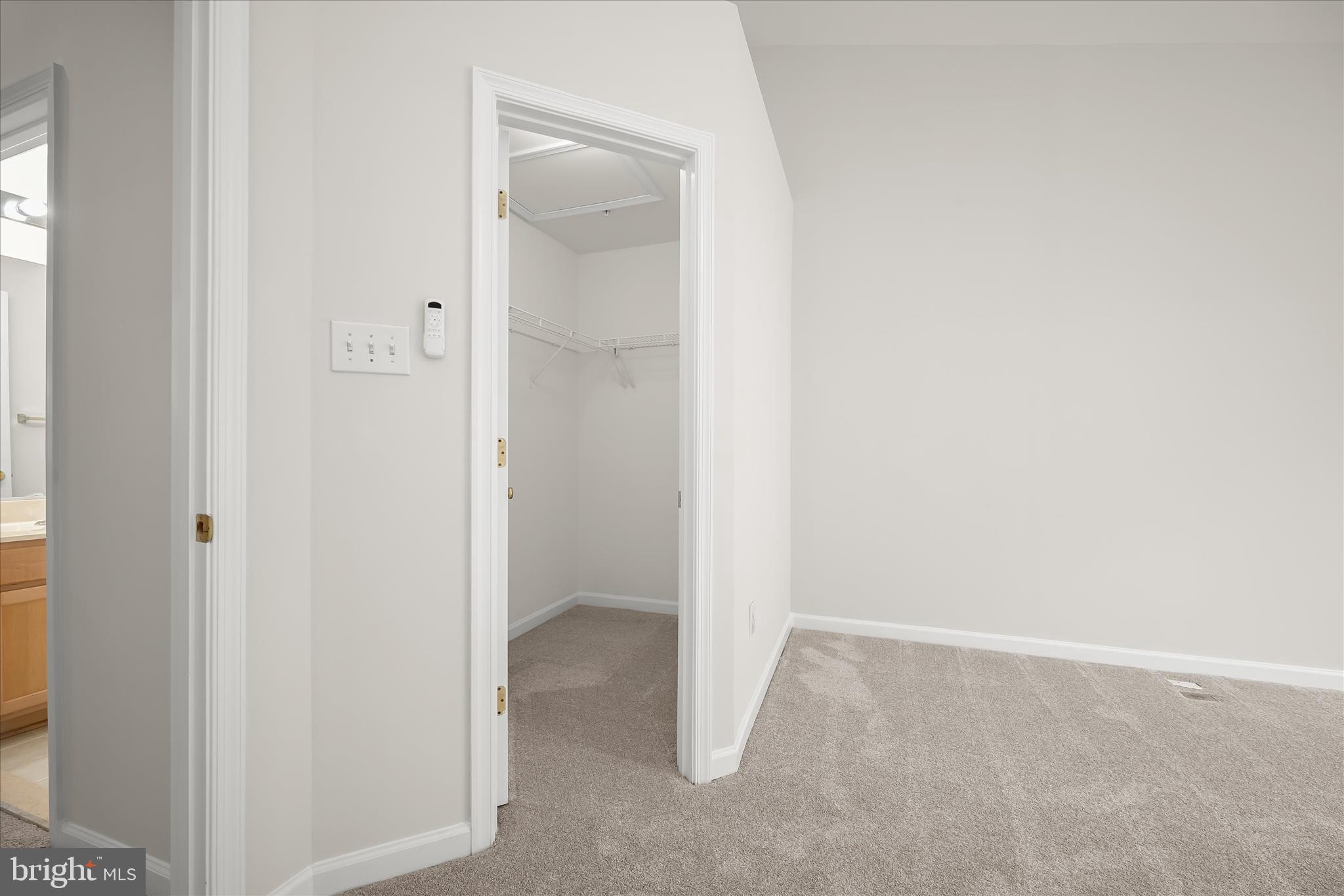 VILLAGE OF RIVER HILL - Residential