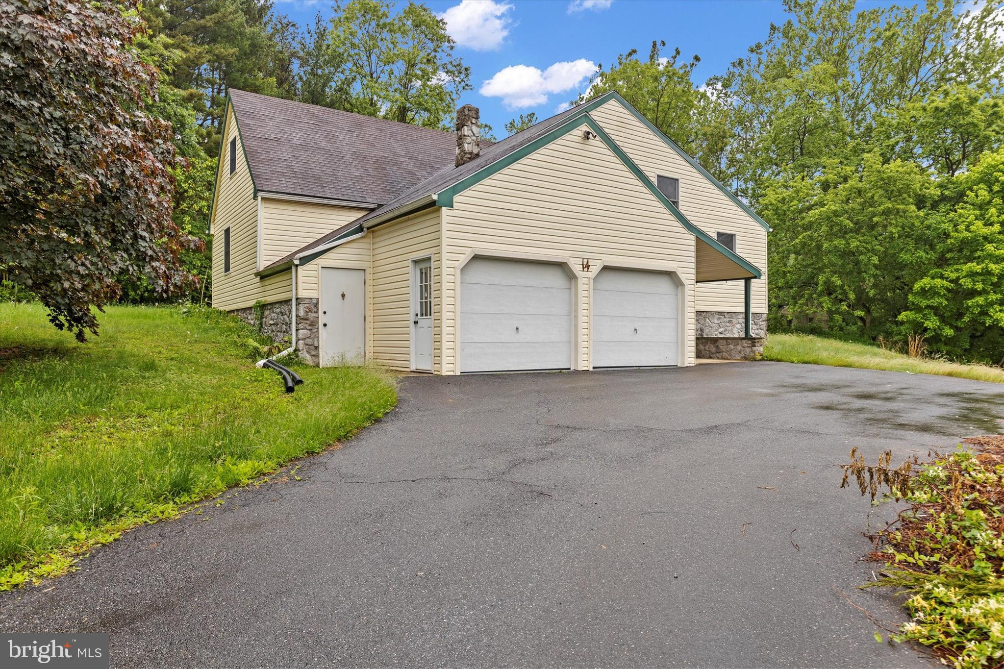 14 APACHE LANE