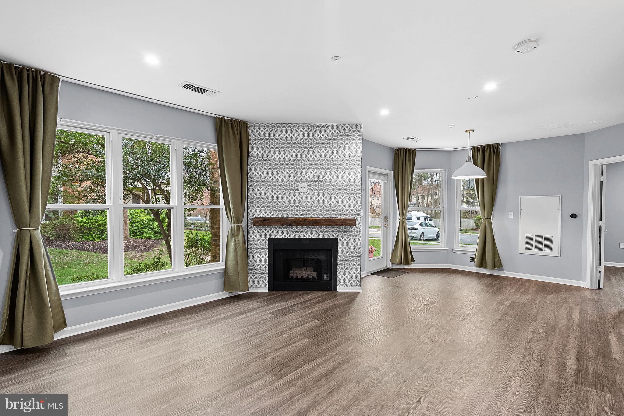 WORLDGATE CONDO - Residential