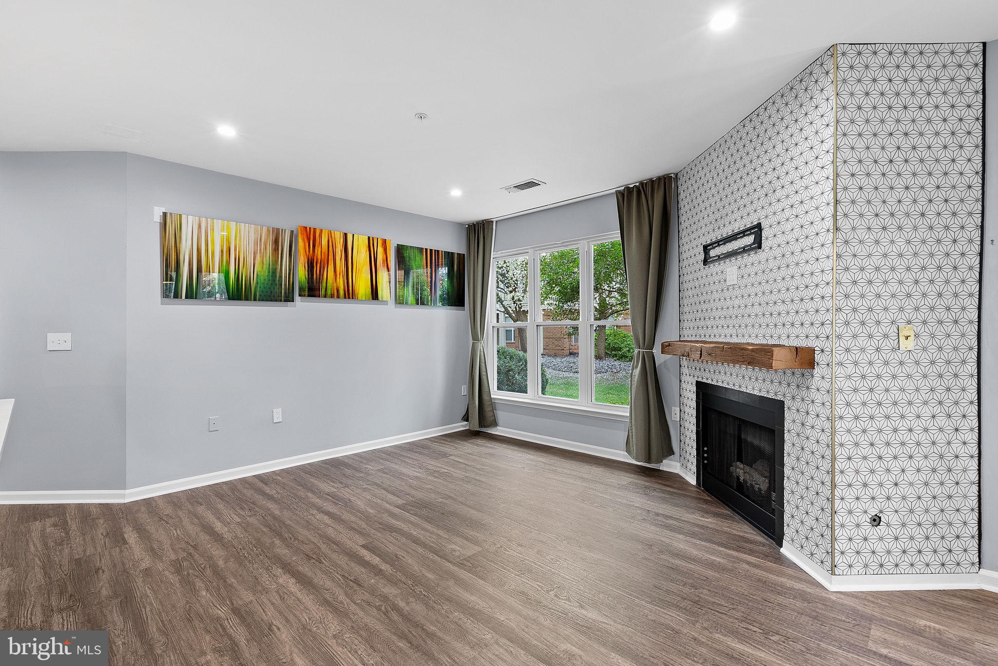 WORLDGATE CONDO - Residential