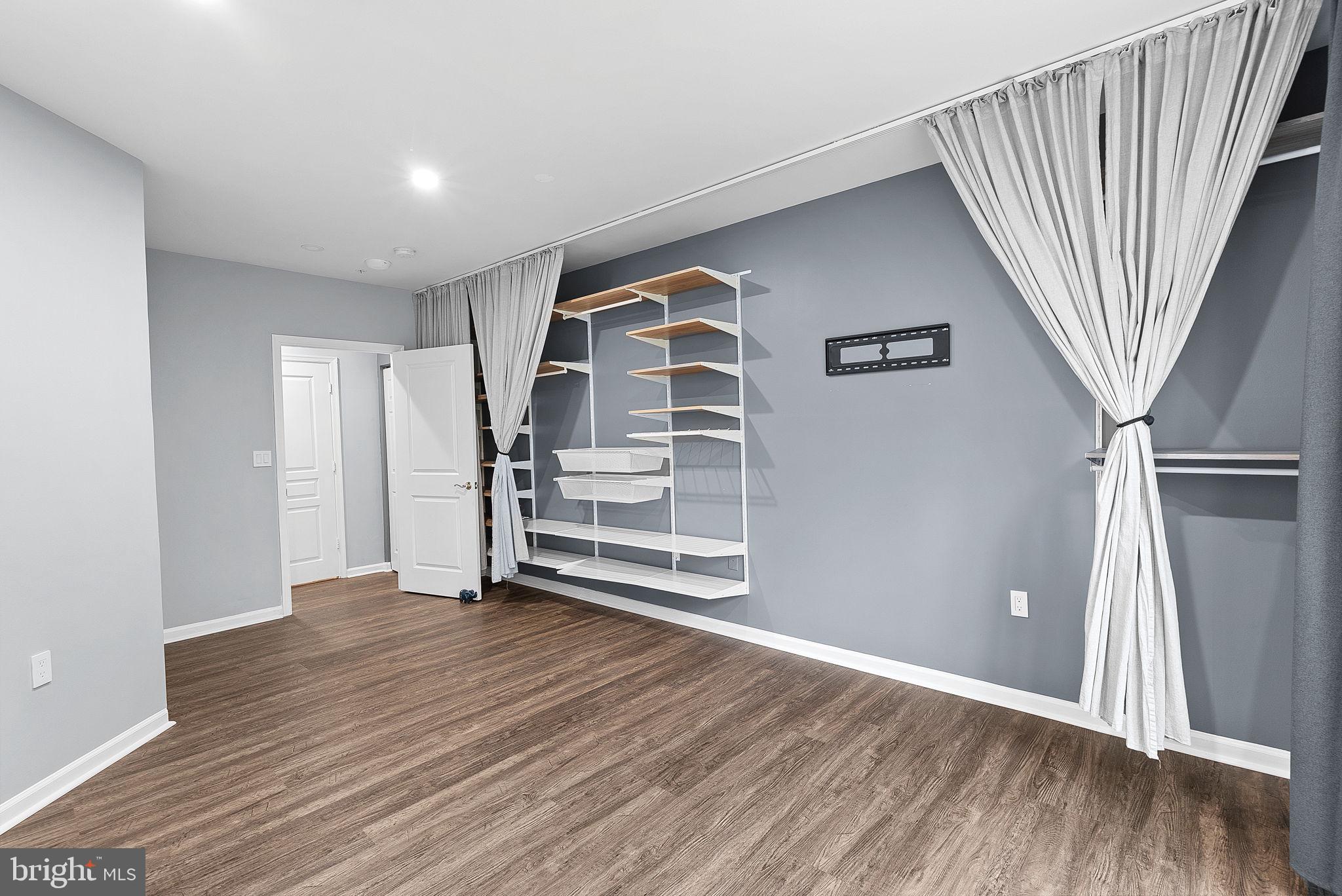 WORLDGATE CONDO - Residential