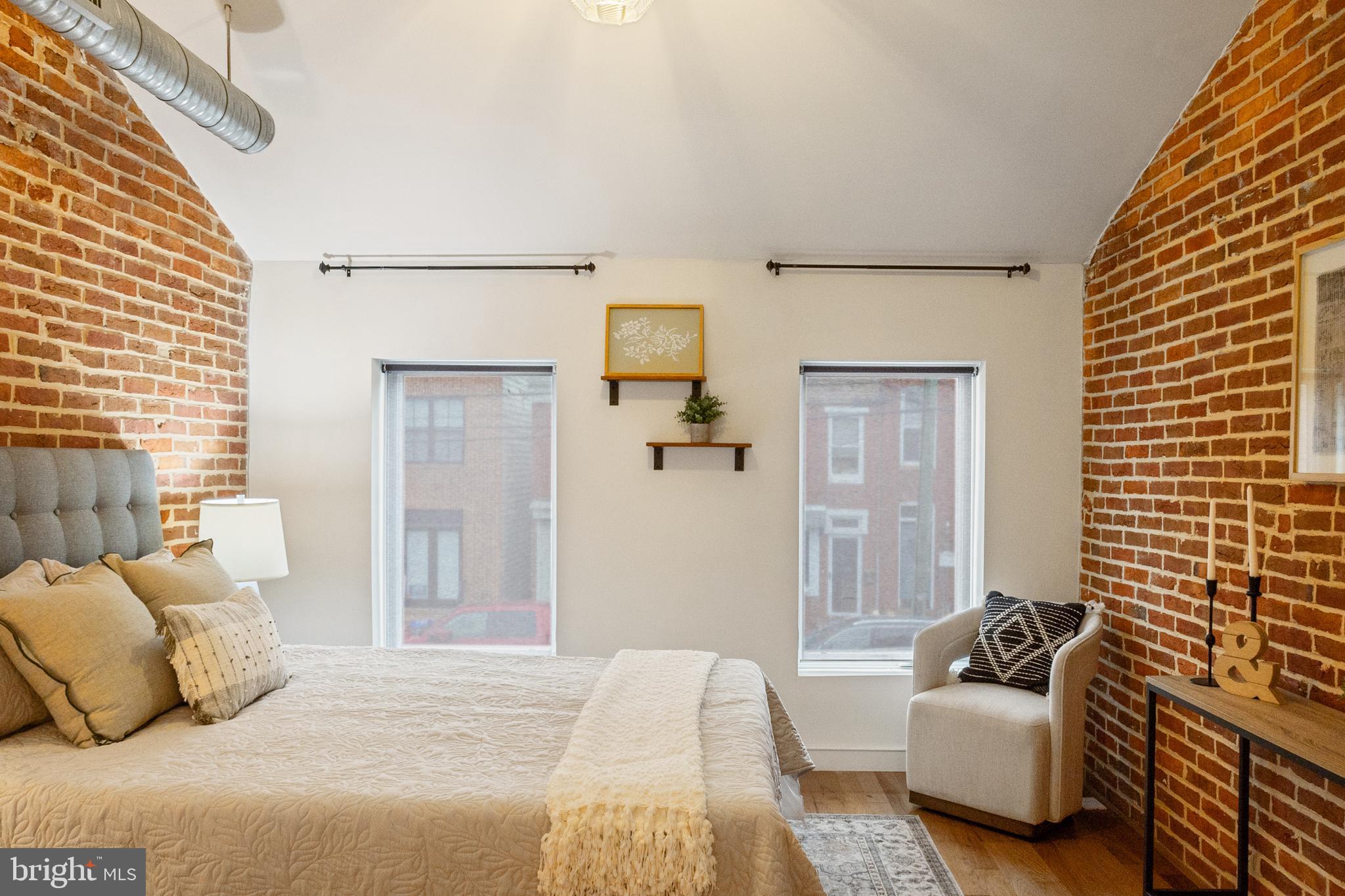 LOCUST POINT - Residential