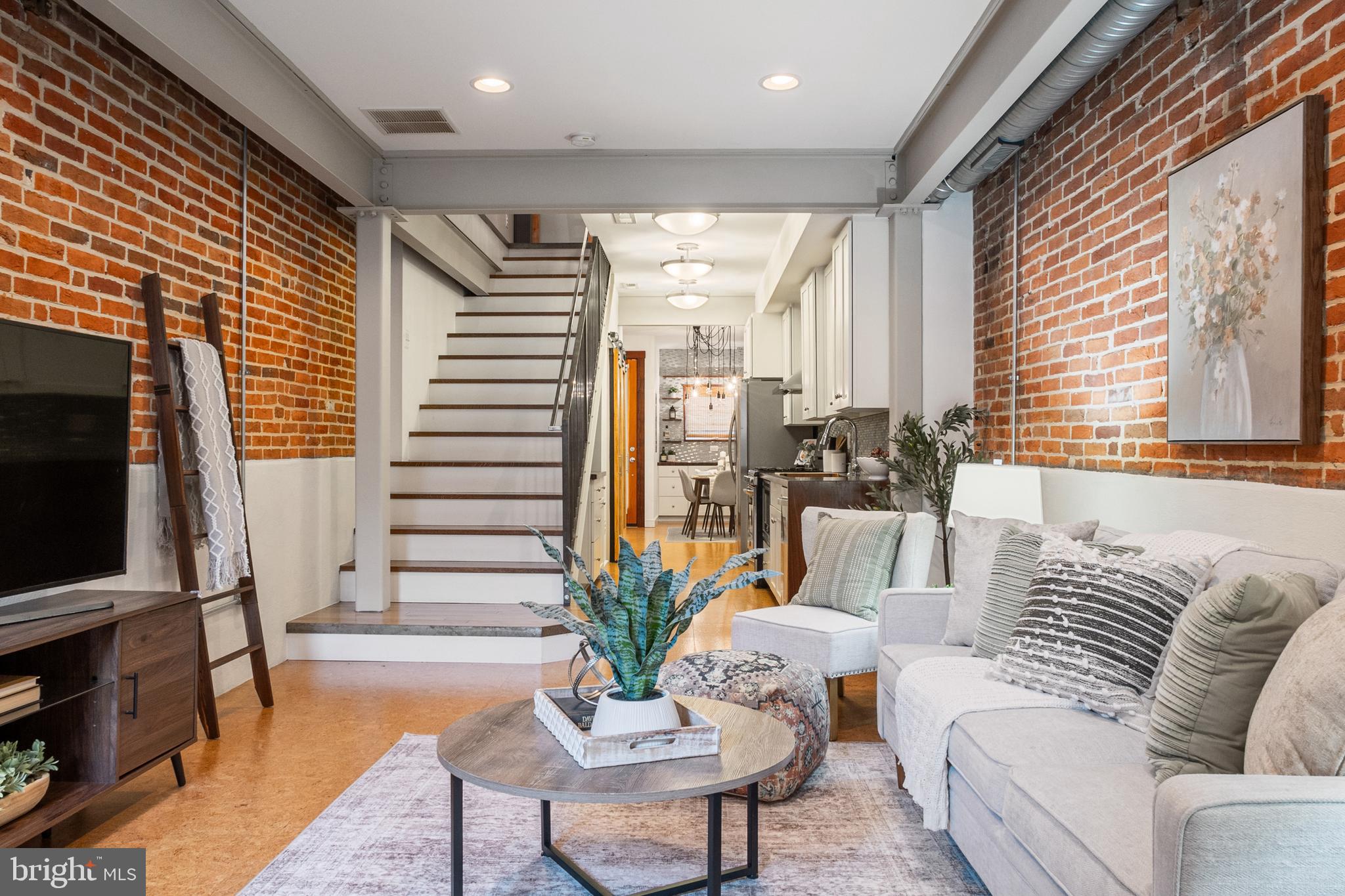 LOCUST POINT - Residential