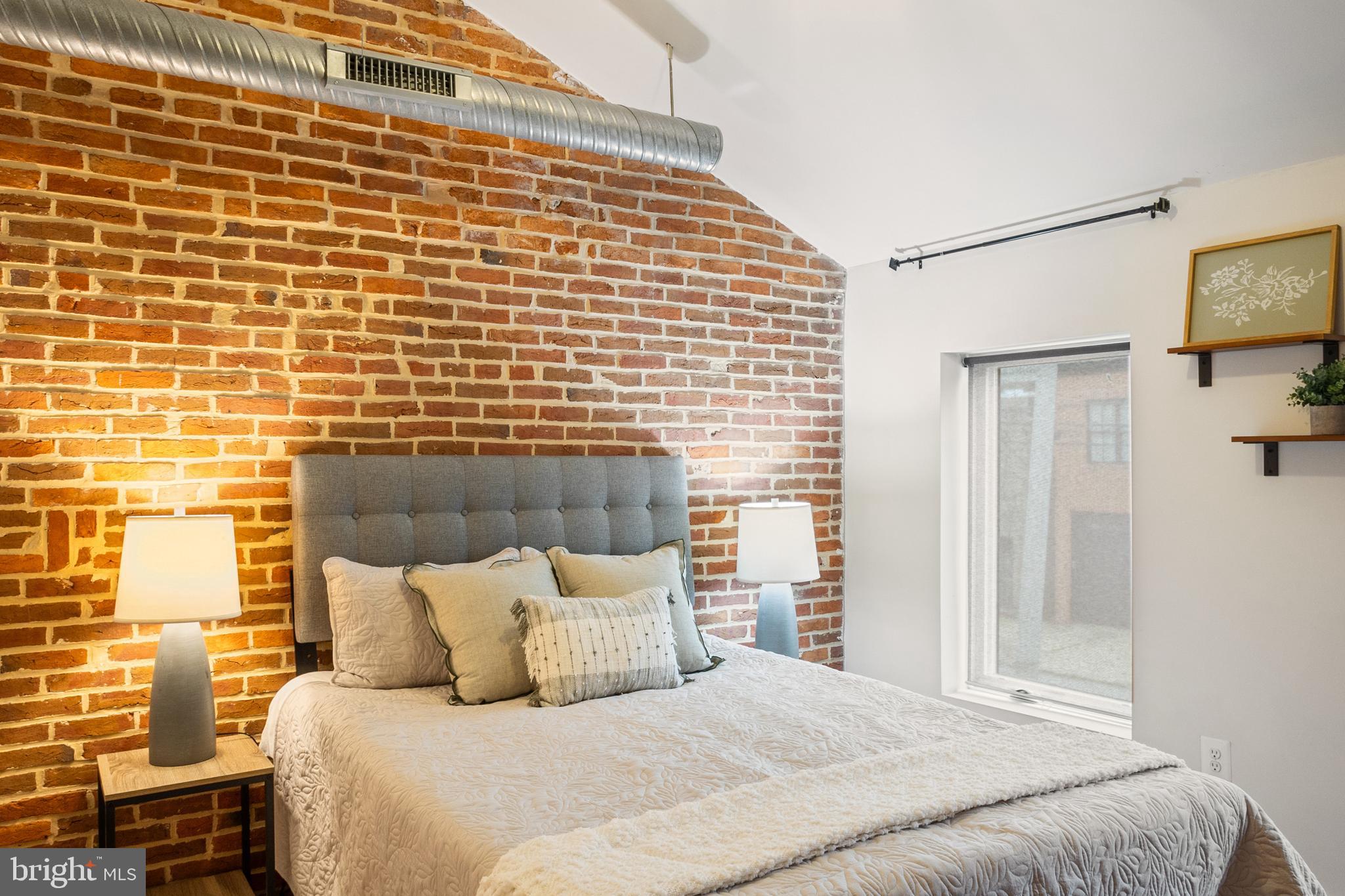 LOCUST POINT - Residential