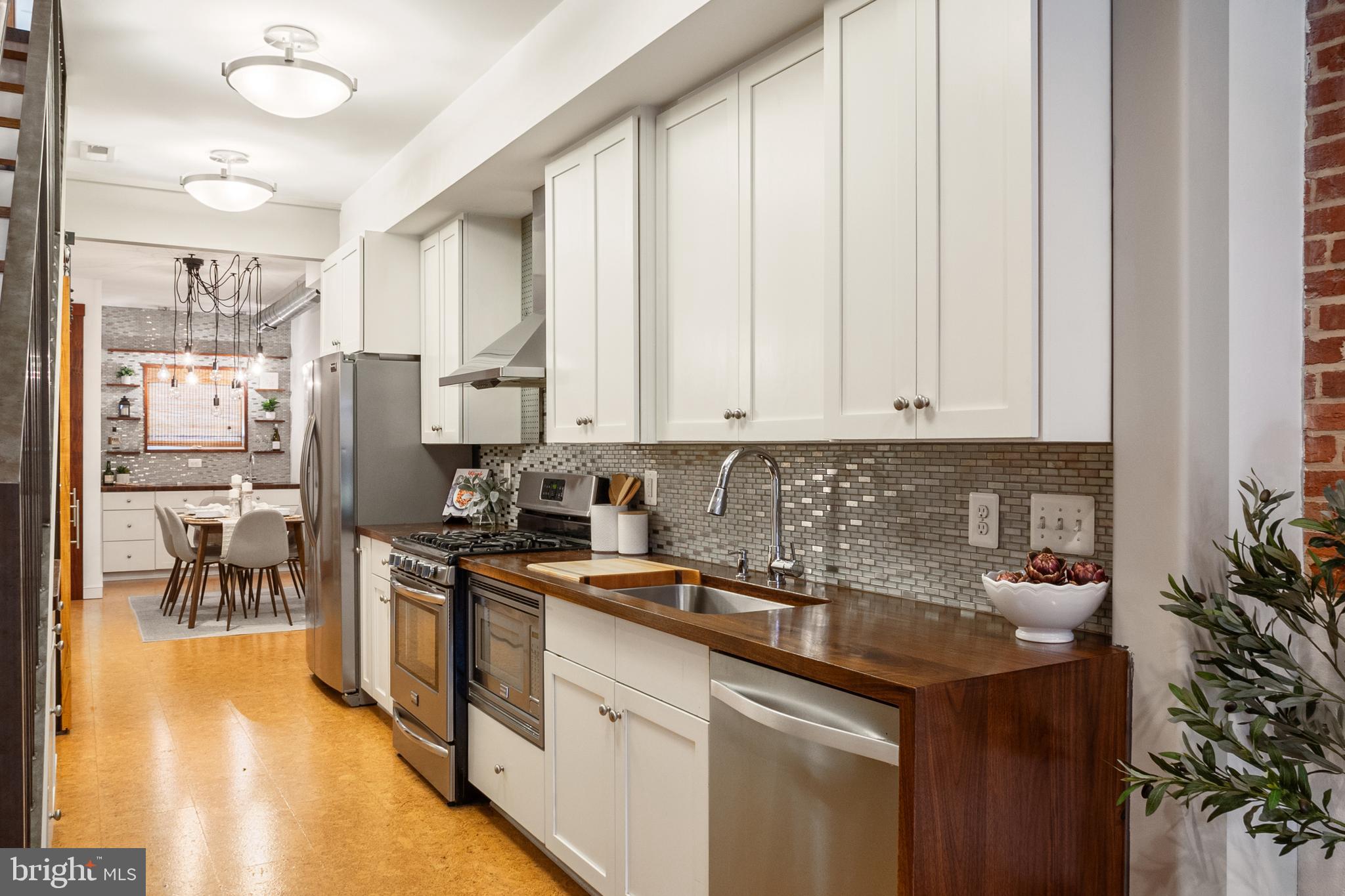 LOCUST POINT - Residential