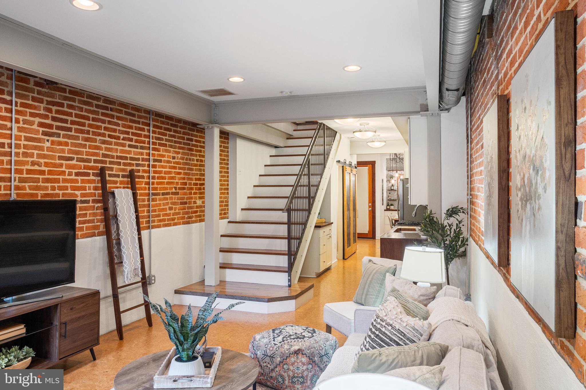 LOCUST POINT - Residential