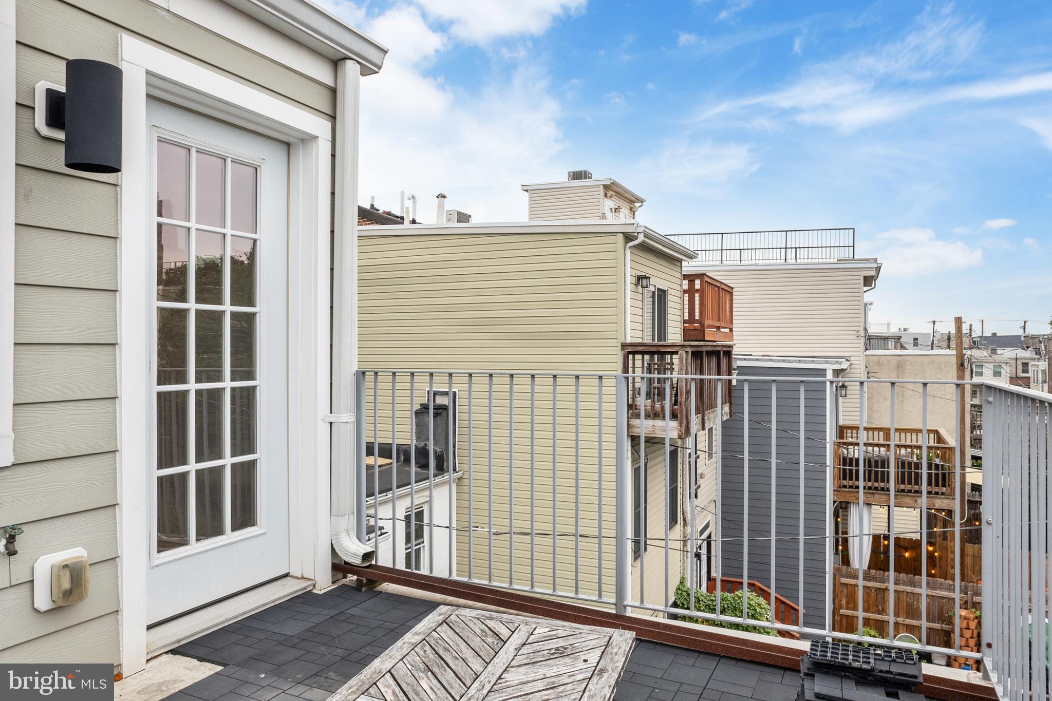 LOCUST POINT - Residential