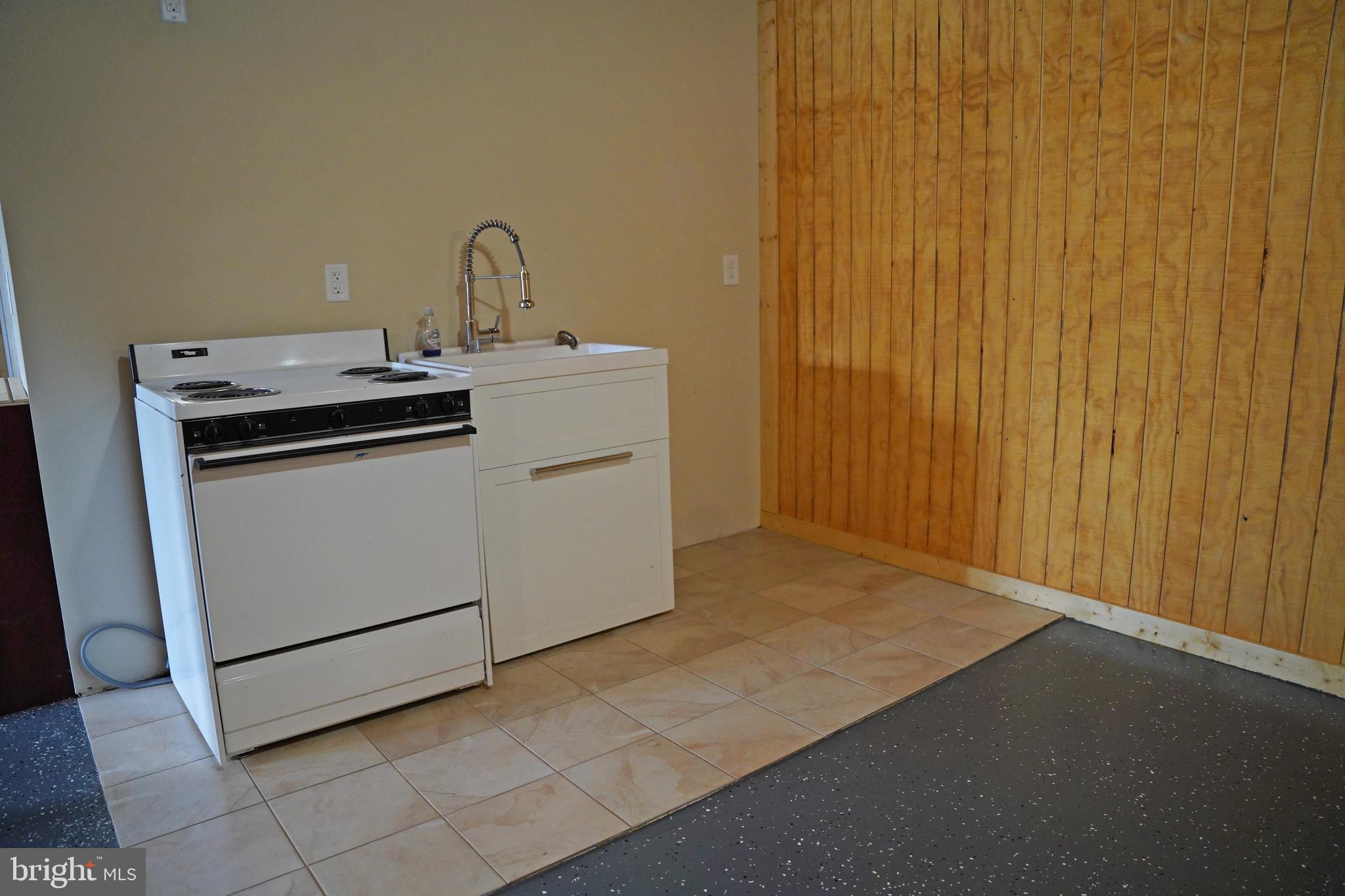 CAMERON ACRES - Residential