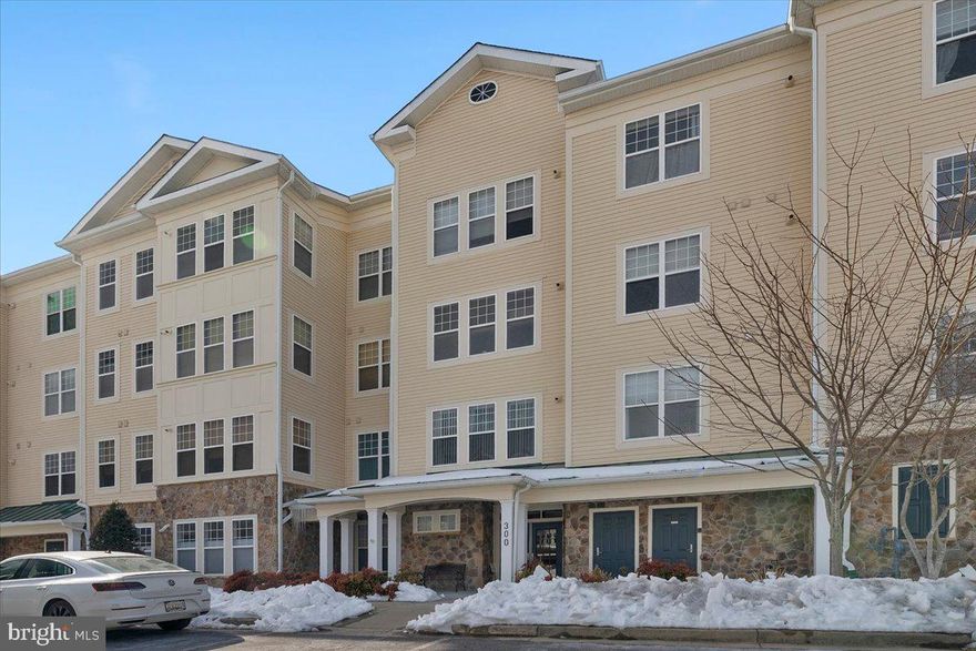 Rarely available top-floor, front-facing 1BR condo in Lakelands Ridge
offering nearly 1,100 sq ft of quiet, sun-filled living space with
9-ft ceilings in a secure elevator building — no neighbors above! Just
minutes to Kentlands, Downtown Crown, Rio, I-270, and the ICC, this
move-in ready home combines space, light, and unbeatable convenience
for both lifestyle and commuting.

This bright and spacious unit features an inviting open floor plan
with an updated kitchen offering ample cabinetry and countertop space,
flowing into a separate dining area and elegant living room with
built-in shelving surrounding the fireplace. The living space extends
into a sun-filled sunroom, perfect for a home office, reading nook, or
relaxing retreat.

The generously sized bedroom includes a walk-in closet, and the
renovated bathroom is tastefully updated. Additional highlights
include a large utility room with full-size washer and dryer, secured
building access, assigned parking, and access to community amenities
including a clubhouse, outdoor pool, and fitness center.

Spacious top-floor, front-facing units in an elevator building like
this don’t last — schedule your tour today.