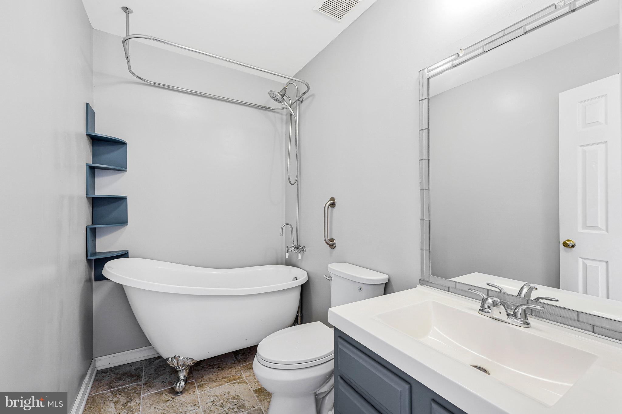 ASHBURN VILLAGE - Residential