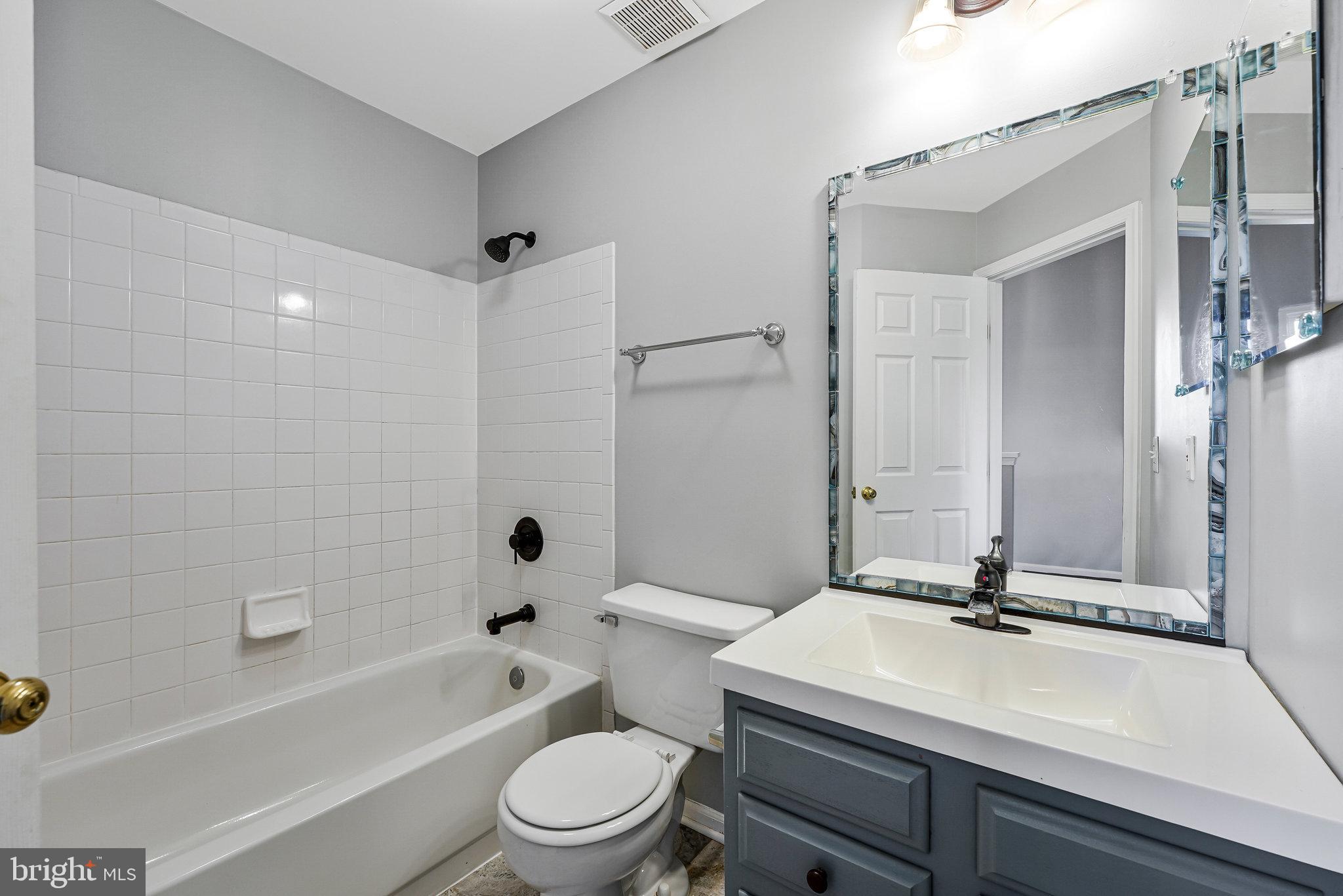 ASHBURN VILLAGE - Residential