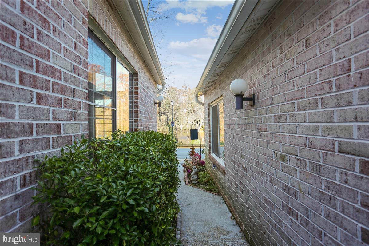 9804 ISLANDSIDE DRIVE