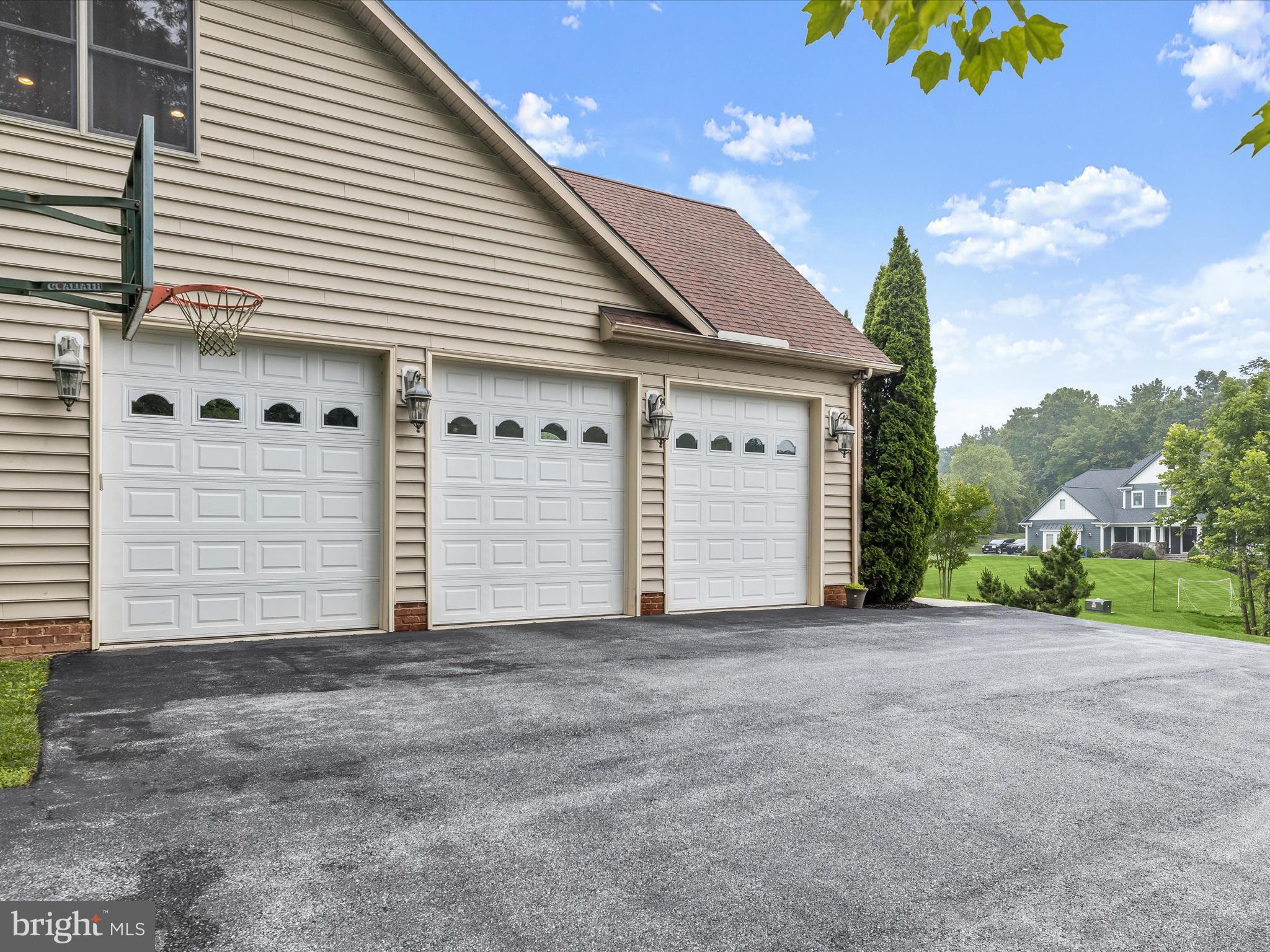 6 JARRETTS COURT