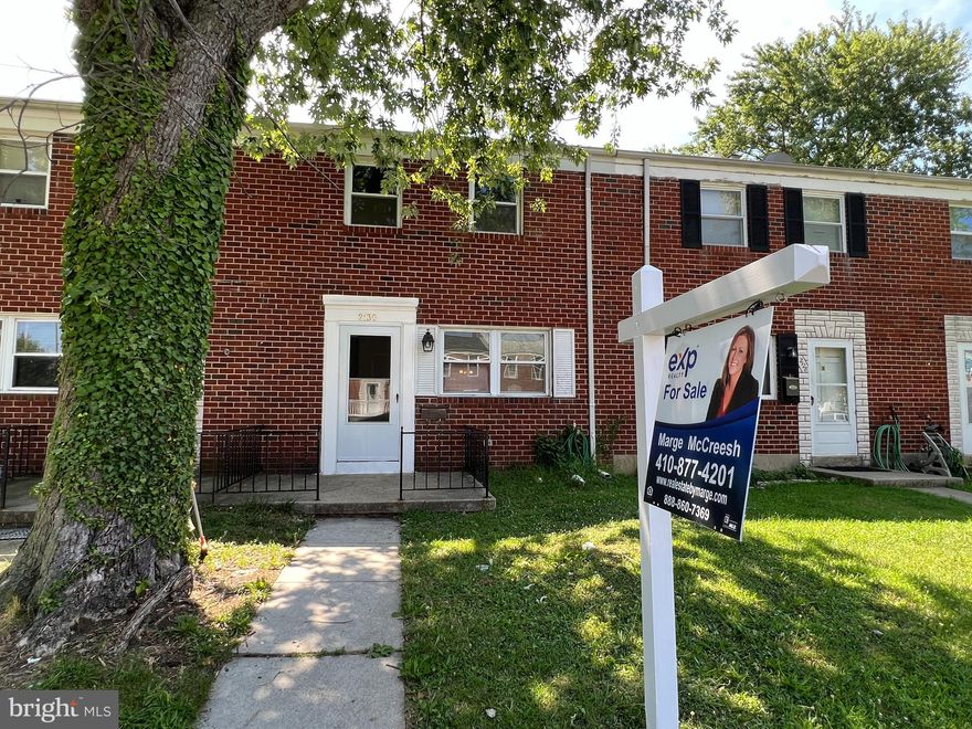 Super opportunity to start owning !   Spacious 3 bedroom townhome in Hawthorne.
Updates throughout!   Covered patio, shed and parking are in back.   Awesome finished basement with recessed lighting, hardwood flooring and full bath!