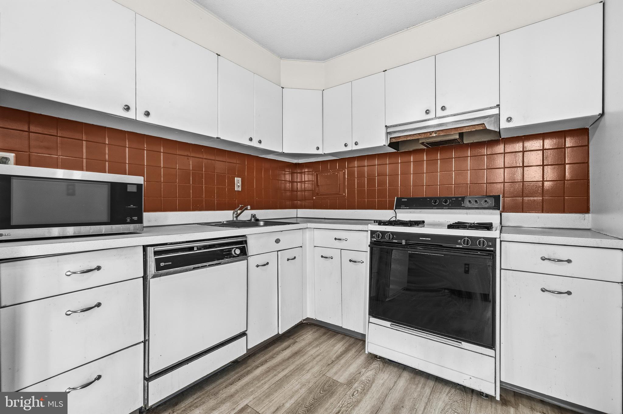 THE CARLTON - Residential