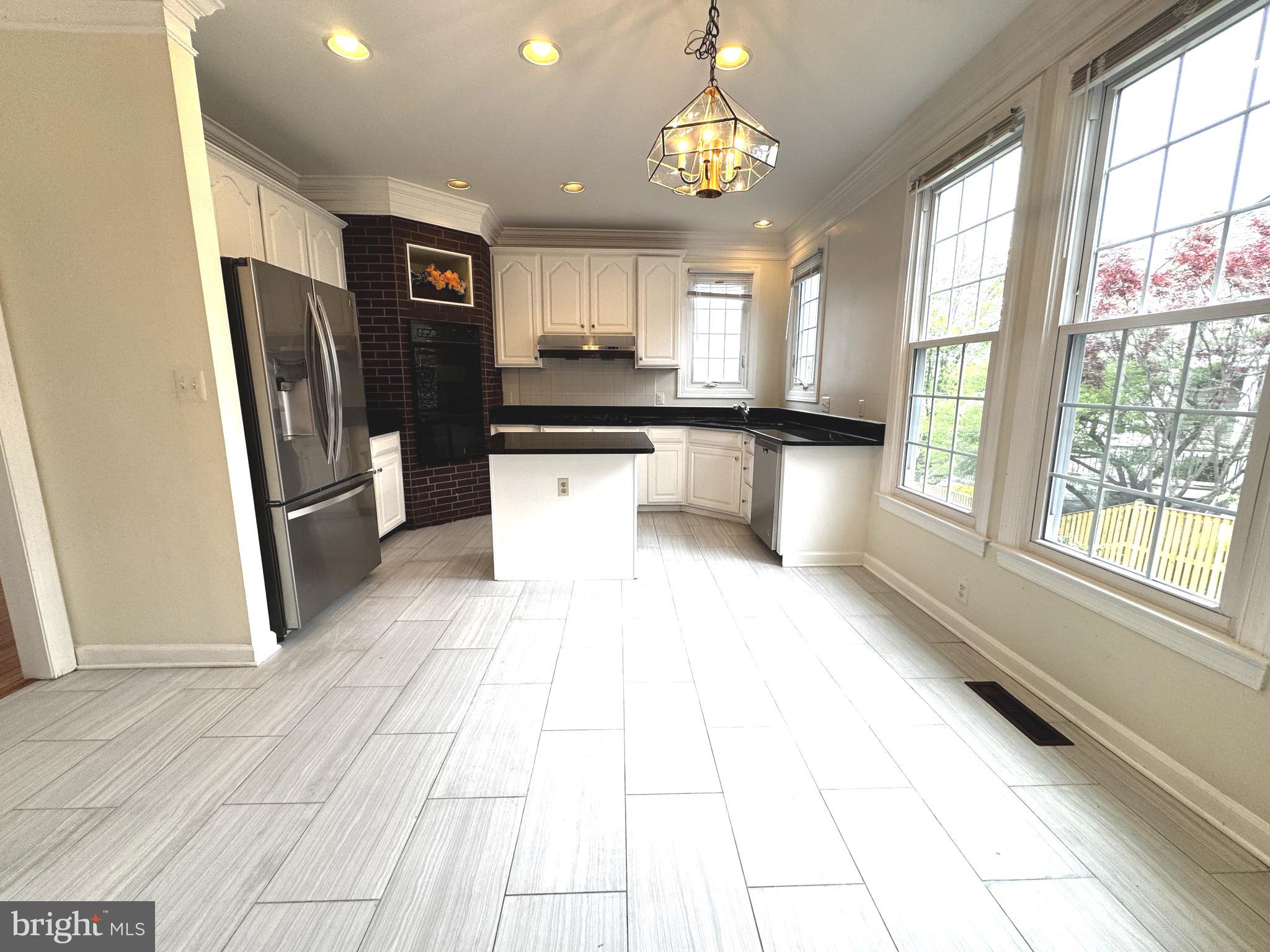 MISSION HILLS - Residential