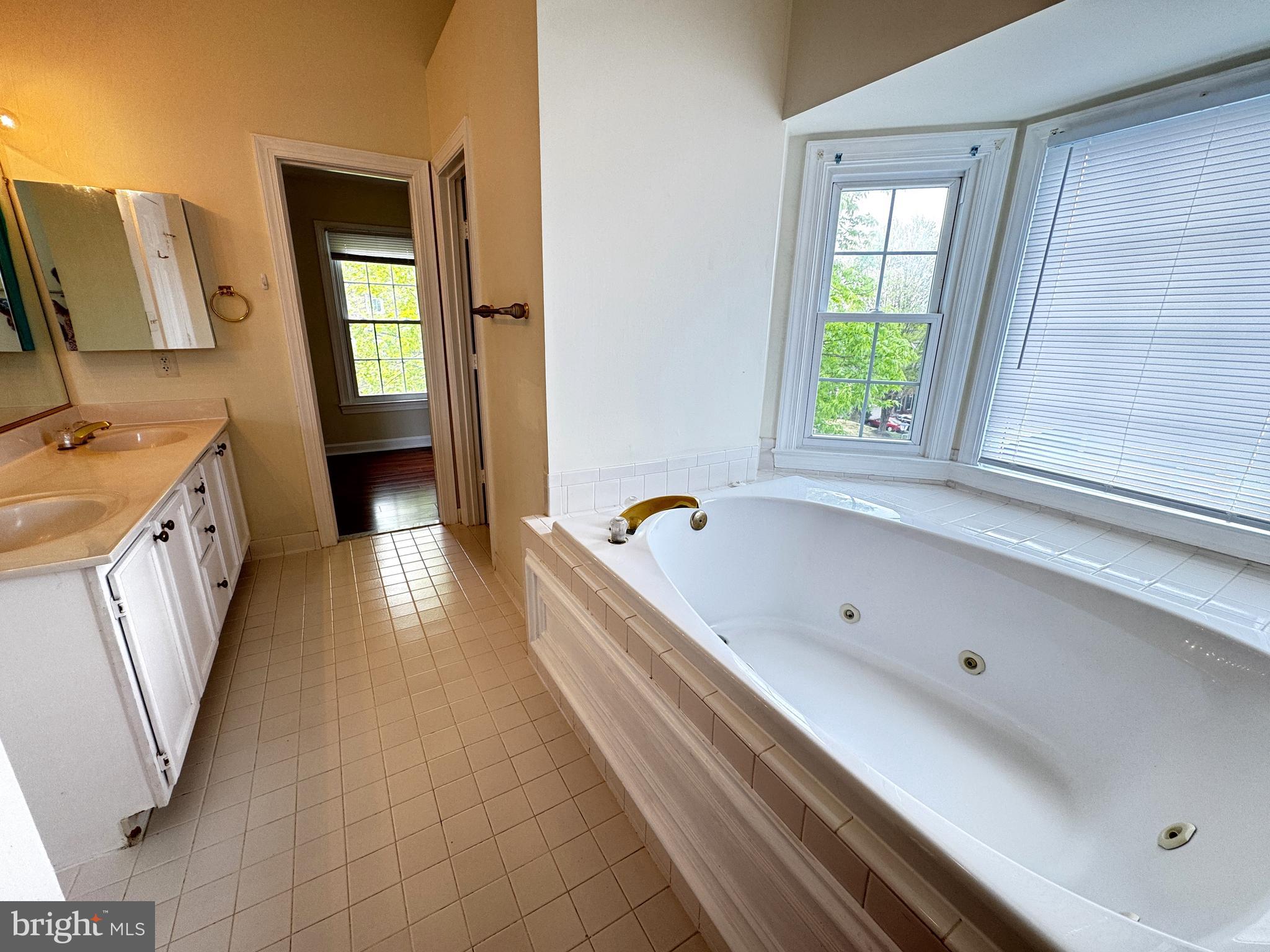 MISSION HILLS - Residential