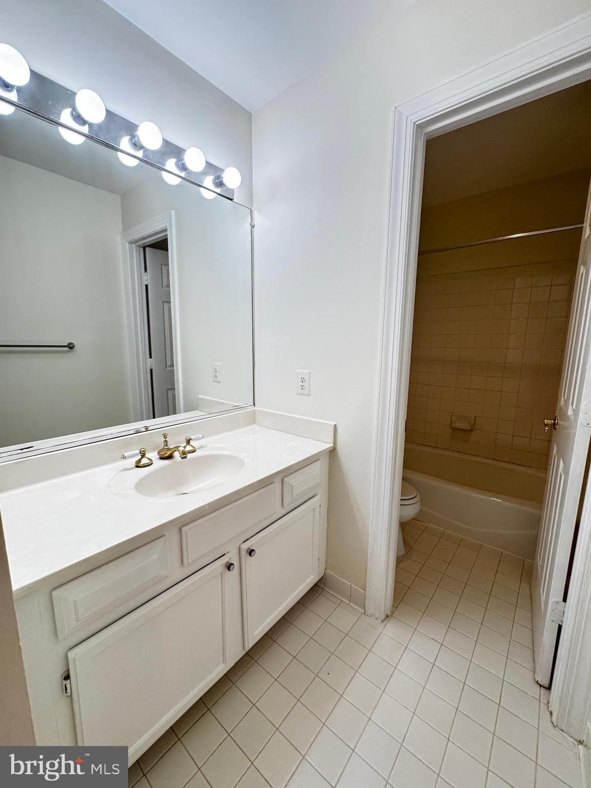 MISSION HILLS - Residential