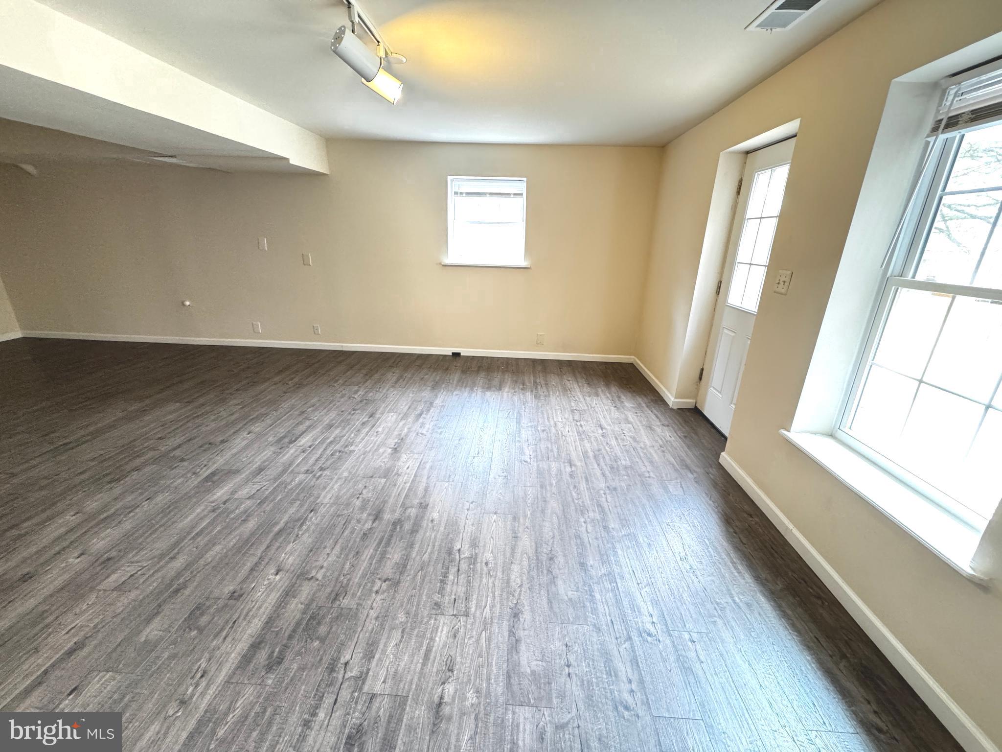 MISSION HILLS - Residential