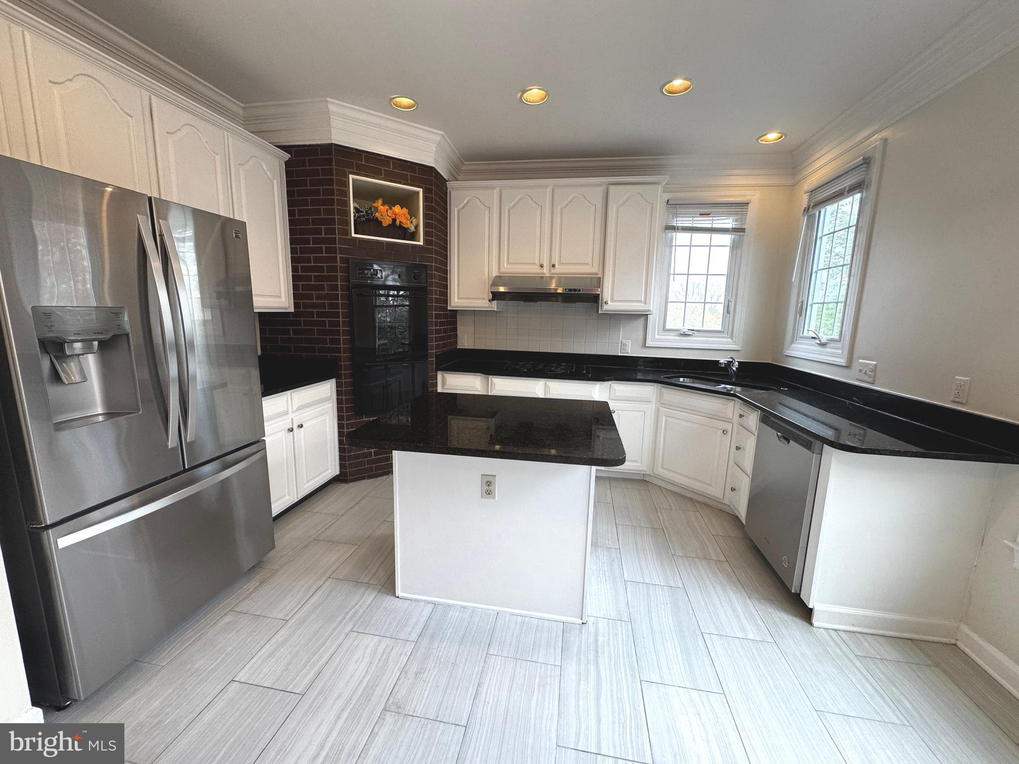 MISSION HILLS - Residential